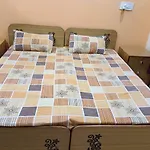 Anant Paying Guest House
