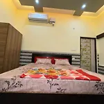 Sheesh Mahal Guest House