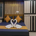 Rajnandani Palace Ayodhya - Modern Stay Near Ram Mandir With Free Parking