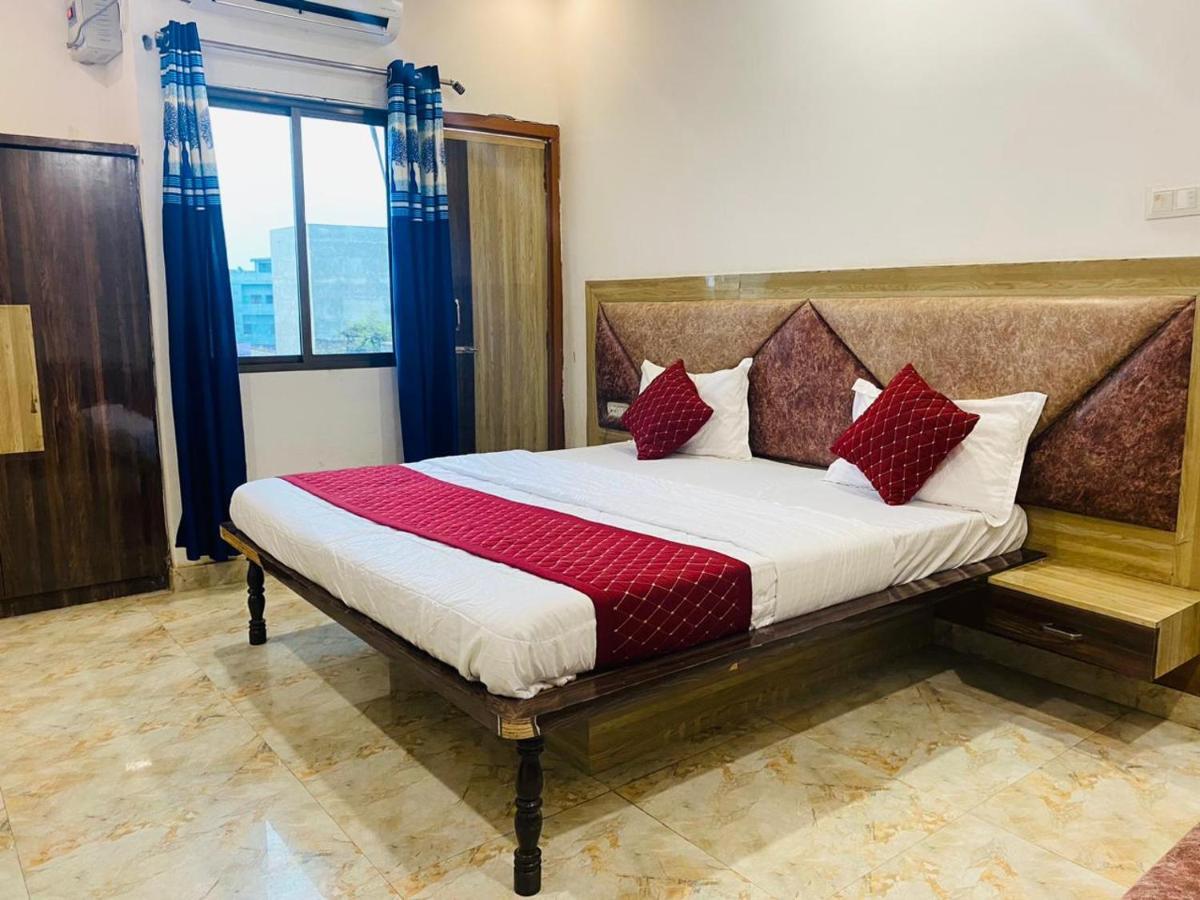 Elegance And Banquet Hotel Ayodhya