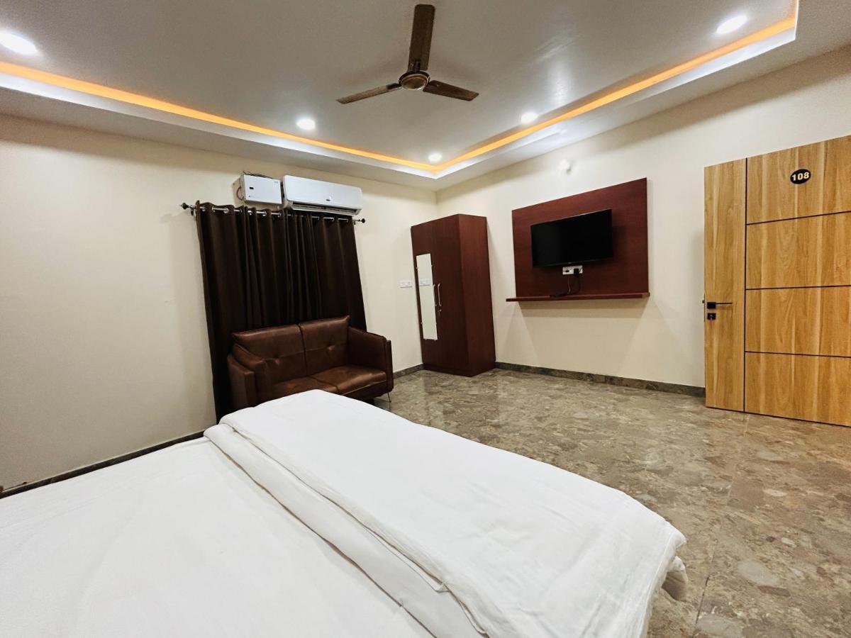 Awadh Samrat Resort *