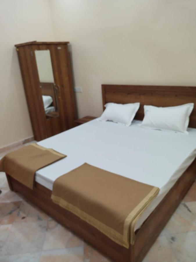 Shri Ramlala Sadan Devsthanam Guest house