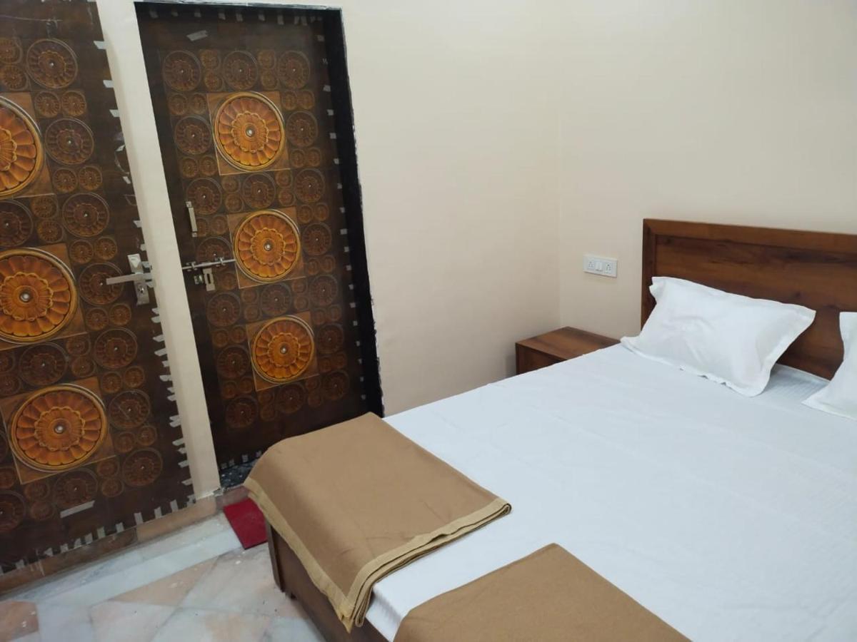 Shri Ramlala Sadan Devsthanam Guest house Ayodhya