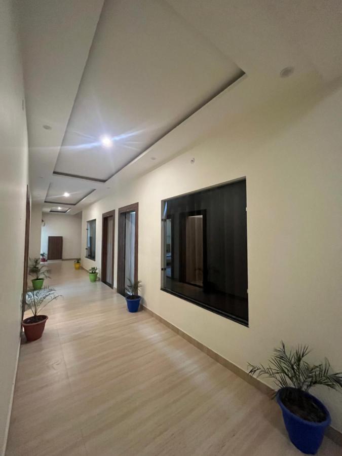 Jb Square And Lawn Hotel Ayodhya