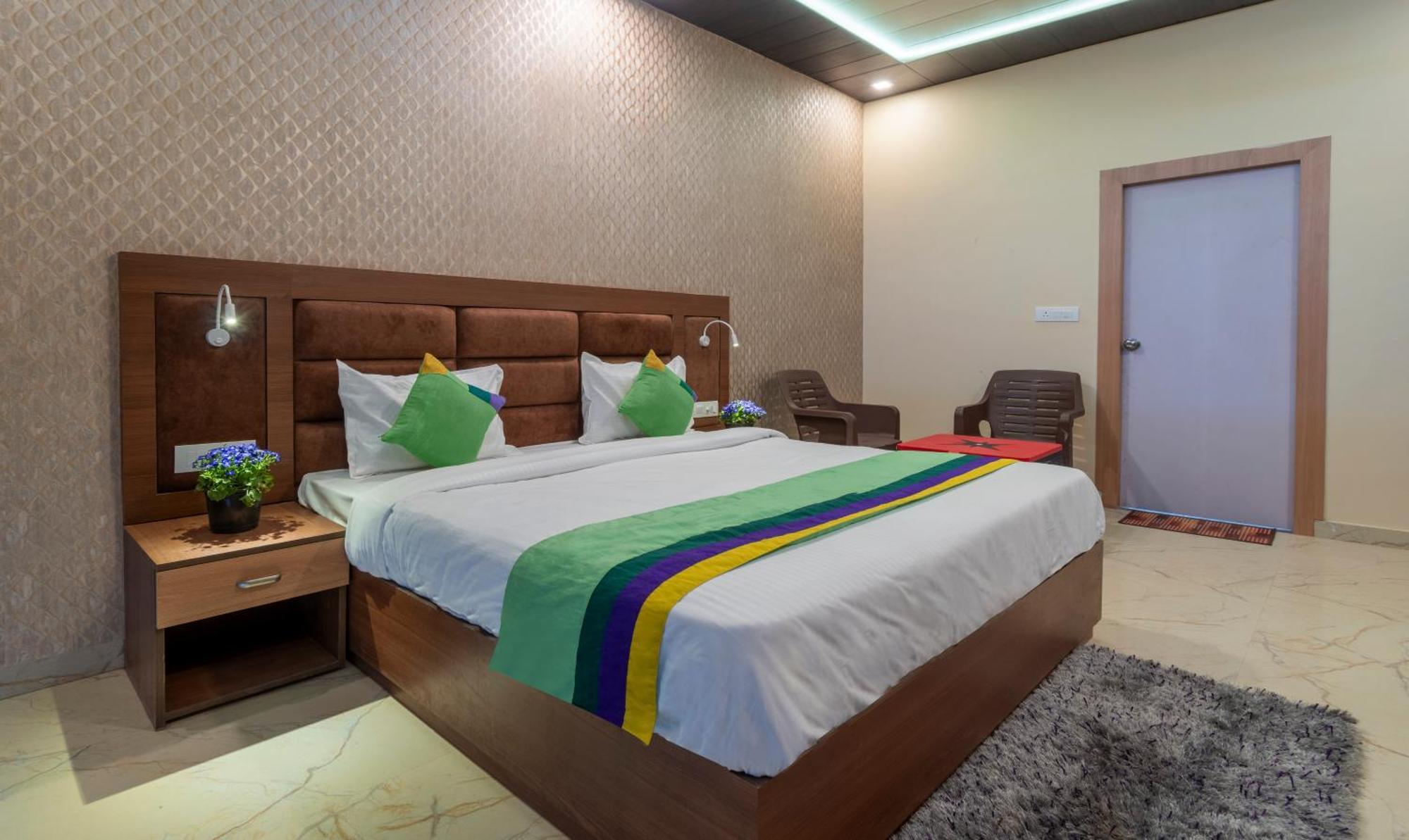 Hotel Treebo Heaven Grand Ayodhya