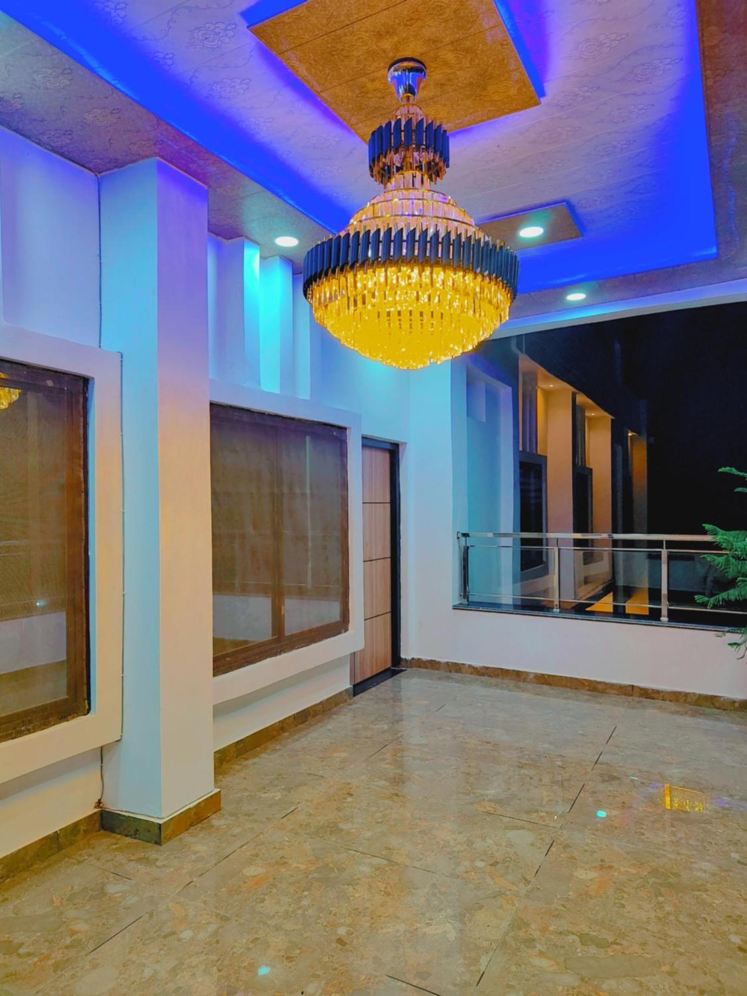 Awadh Samrat Resort *