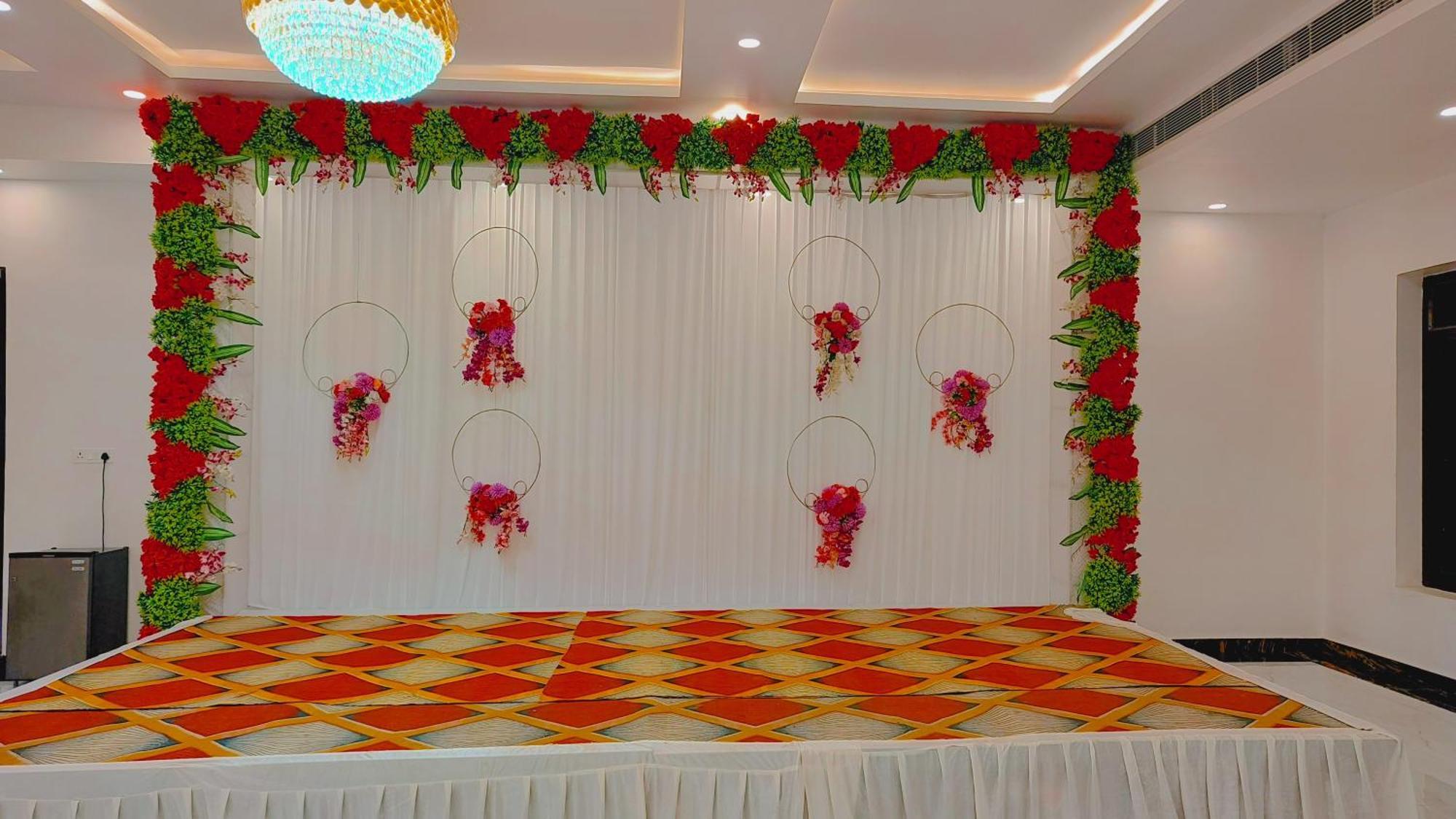 Awadh Samrat Resort *
