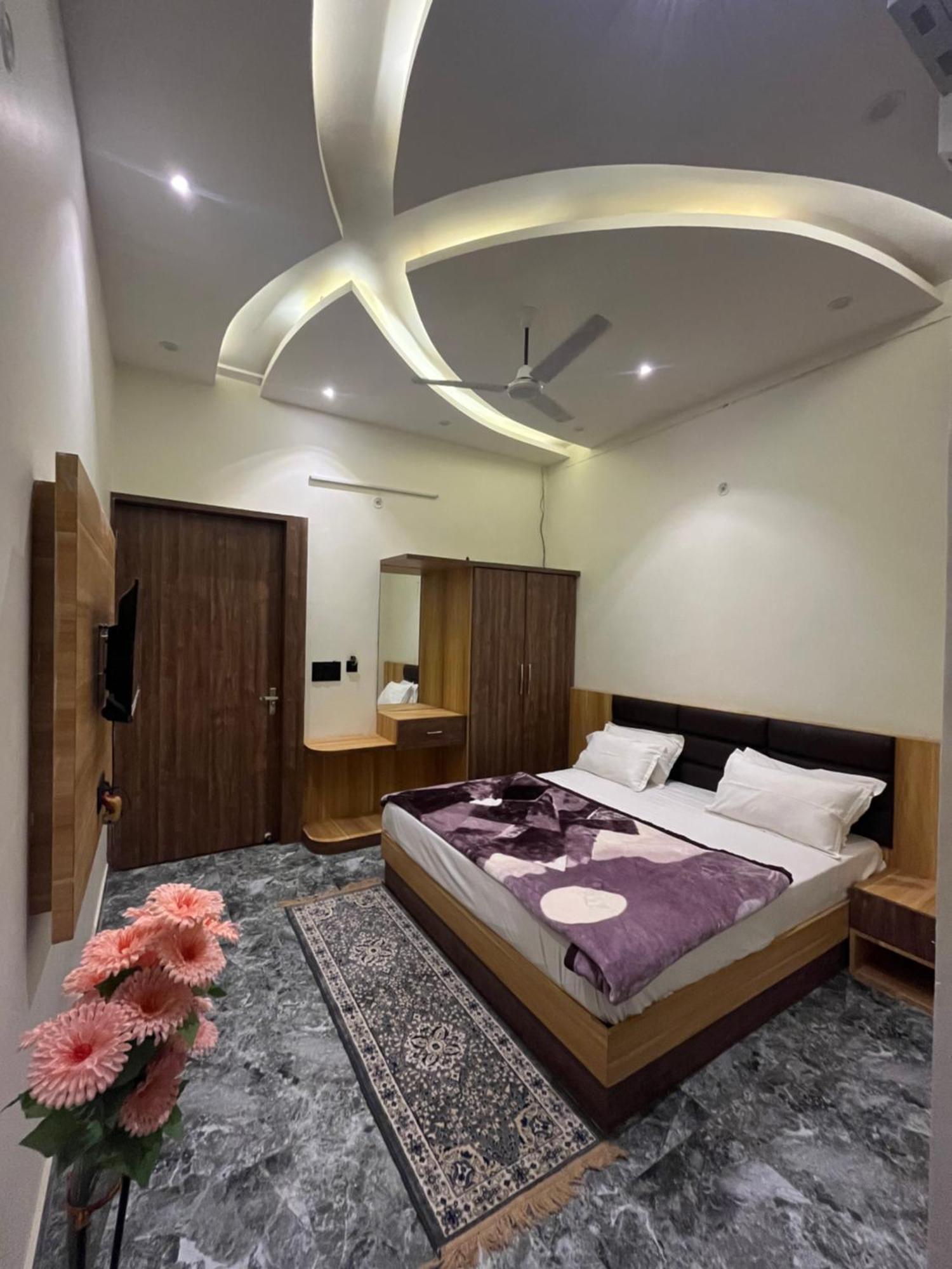 Jb Square And Lawn 3* Ayodhya