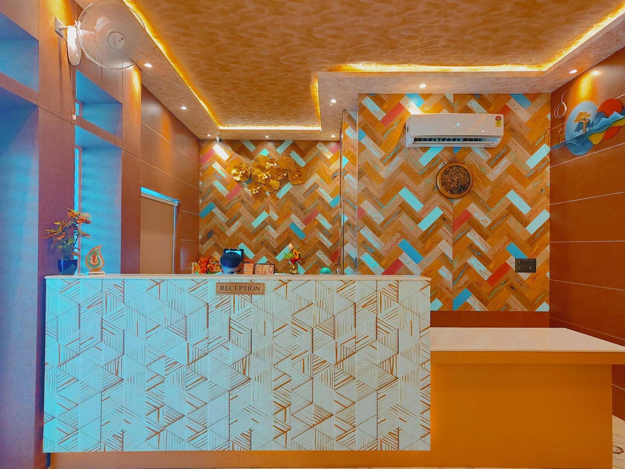 Avadh Sunshine Palace And 4*