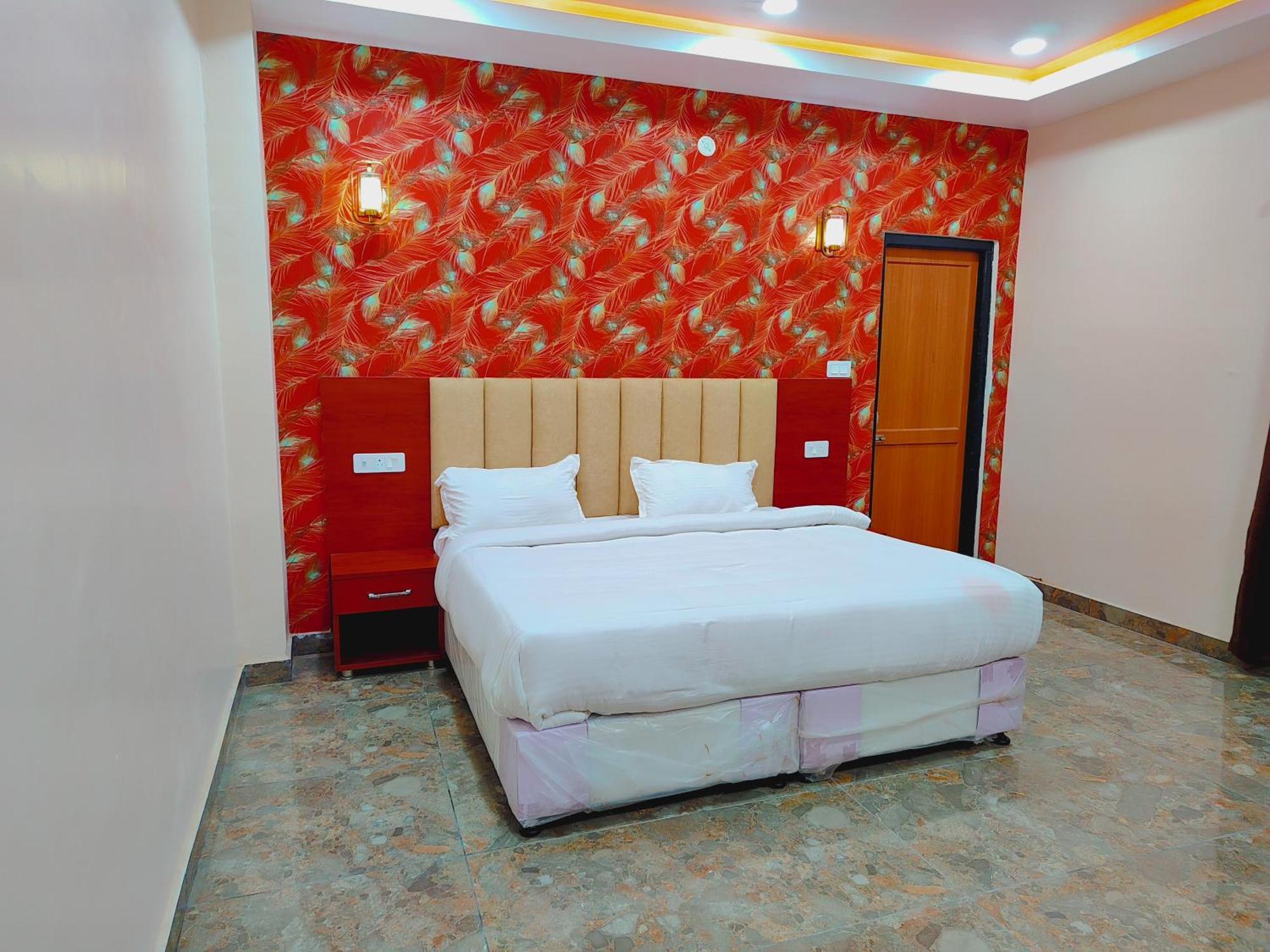 Awadh Samrat Resort *