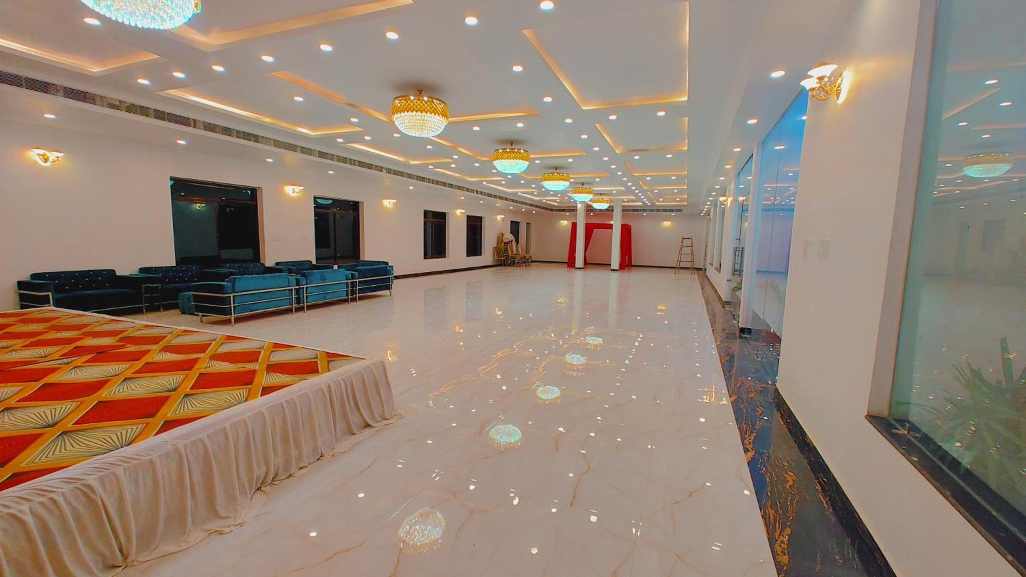 Awadh Samrat Resort *
