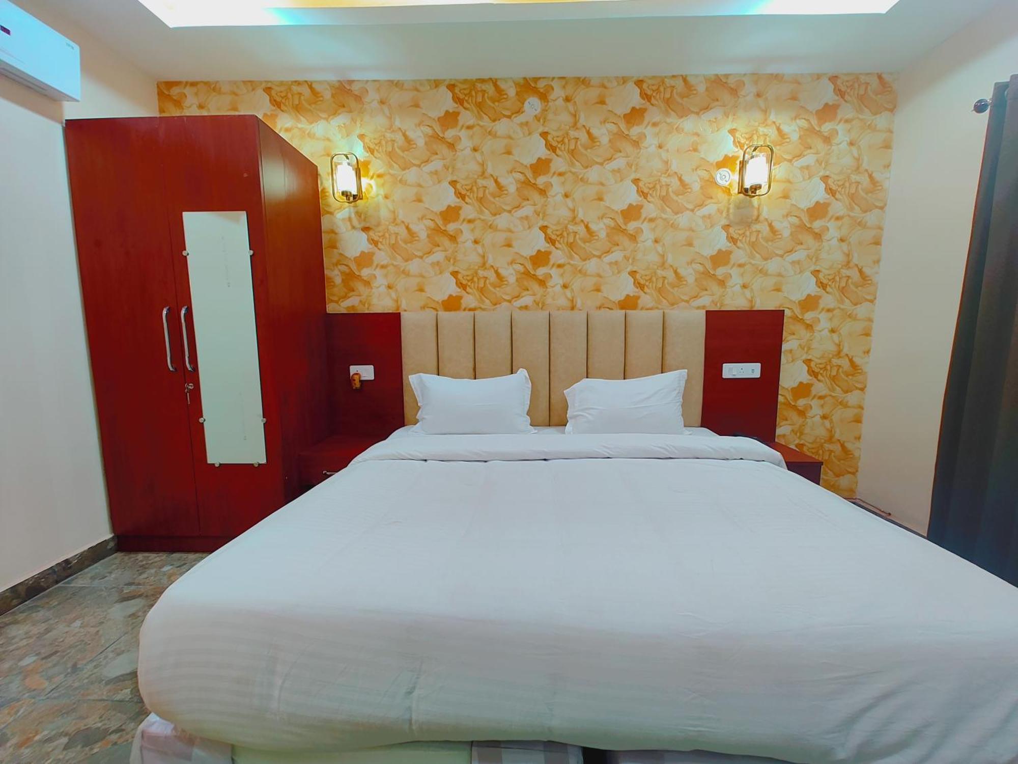 Awadh Samrat Resort *