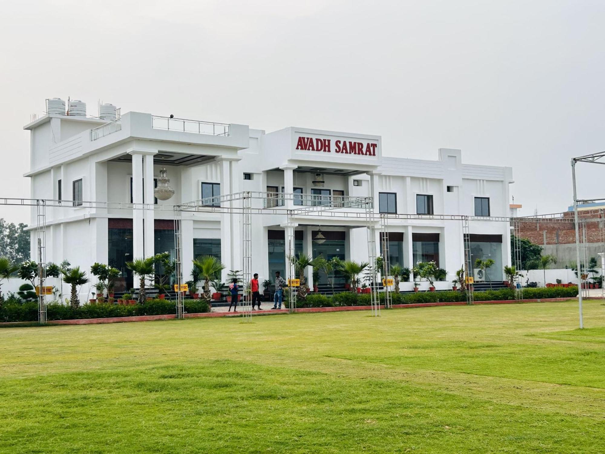 Awadh Samrat Resort *