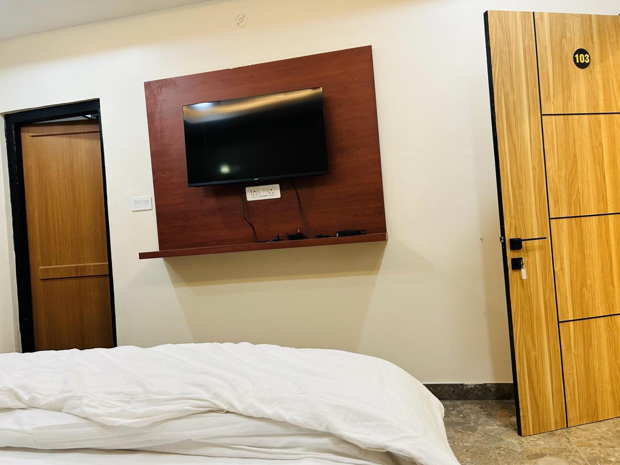 Resort Awadh Samrat Ayodhya