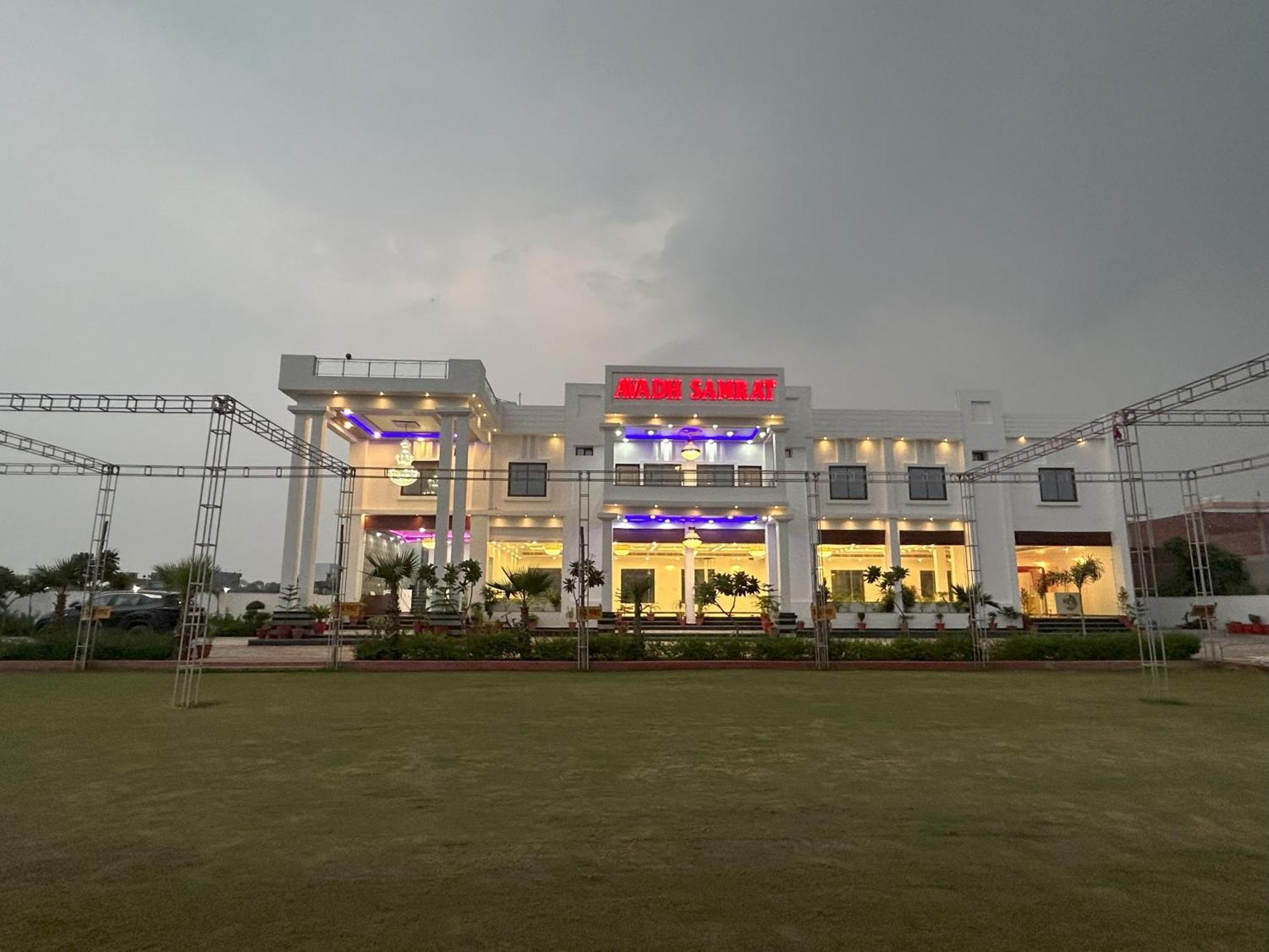Awadh Samrat Resort *