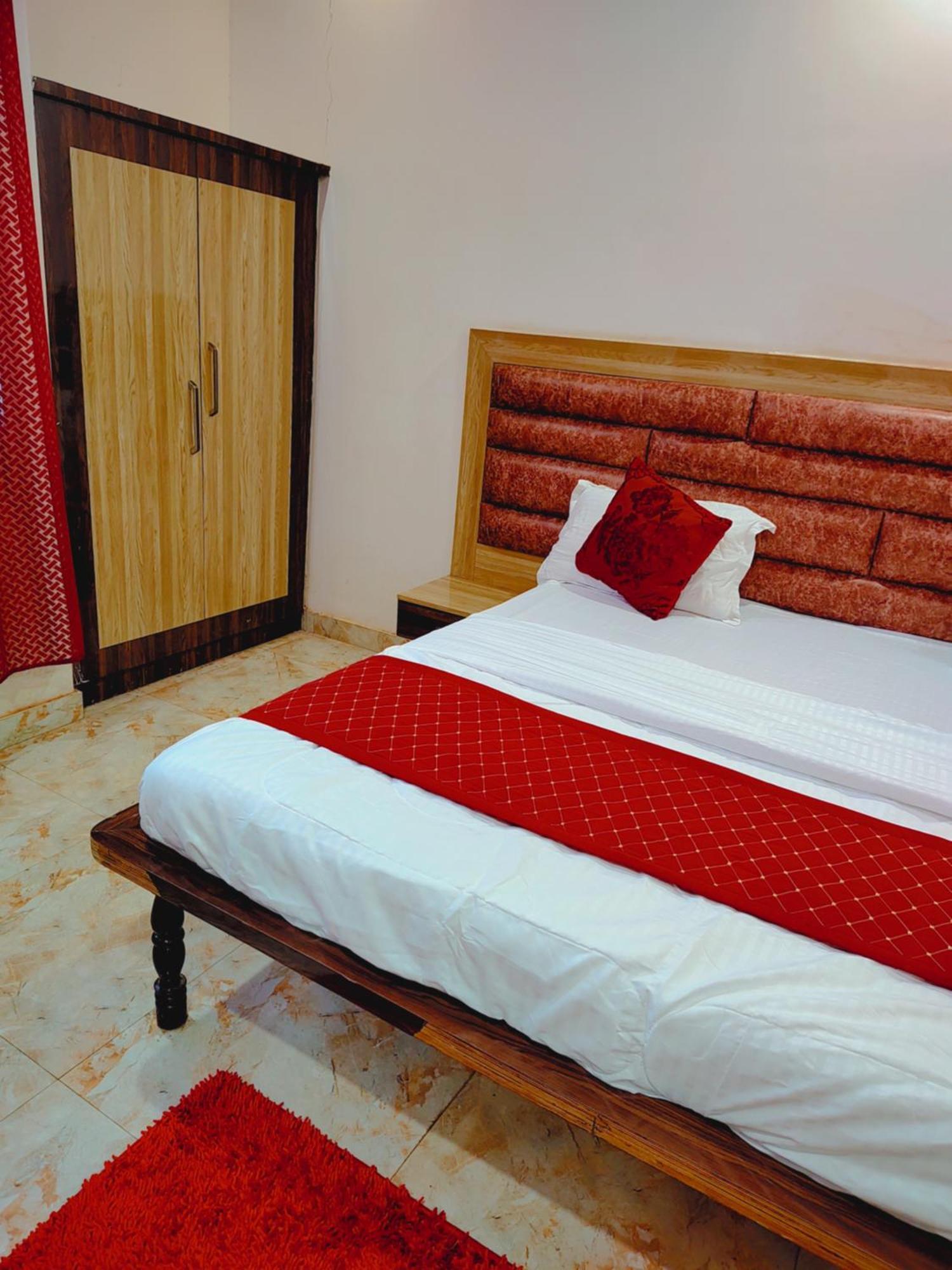 Elegance And Banquet Hotel 3*