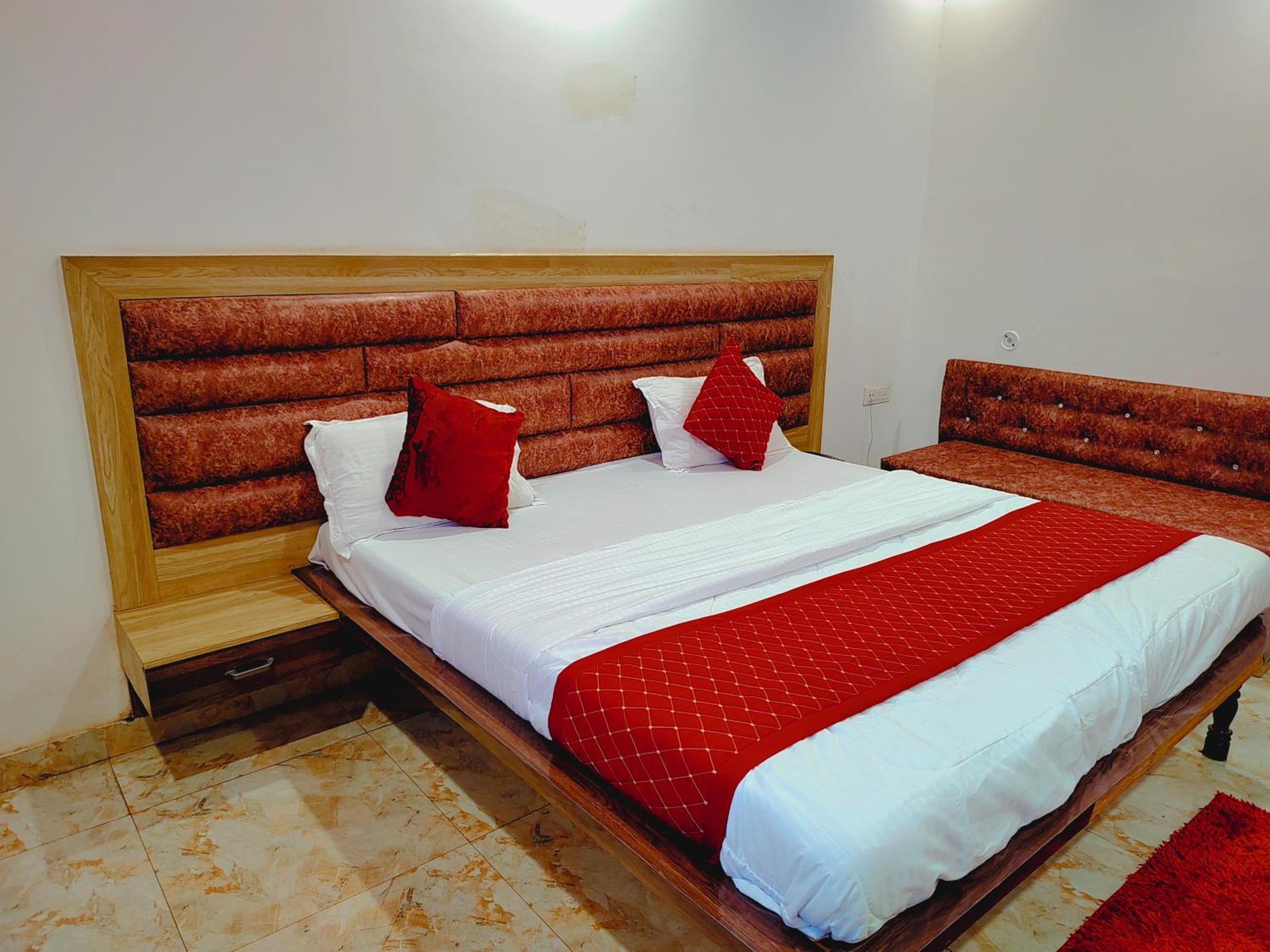 Elegance And Banquet Hotel 3*
