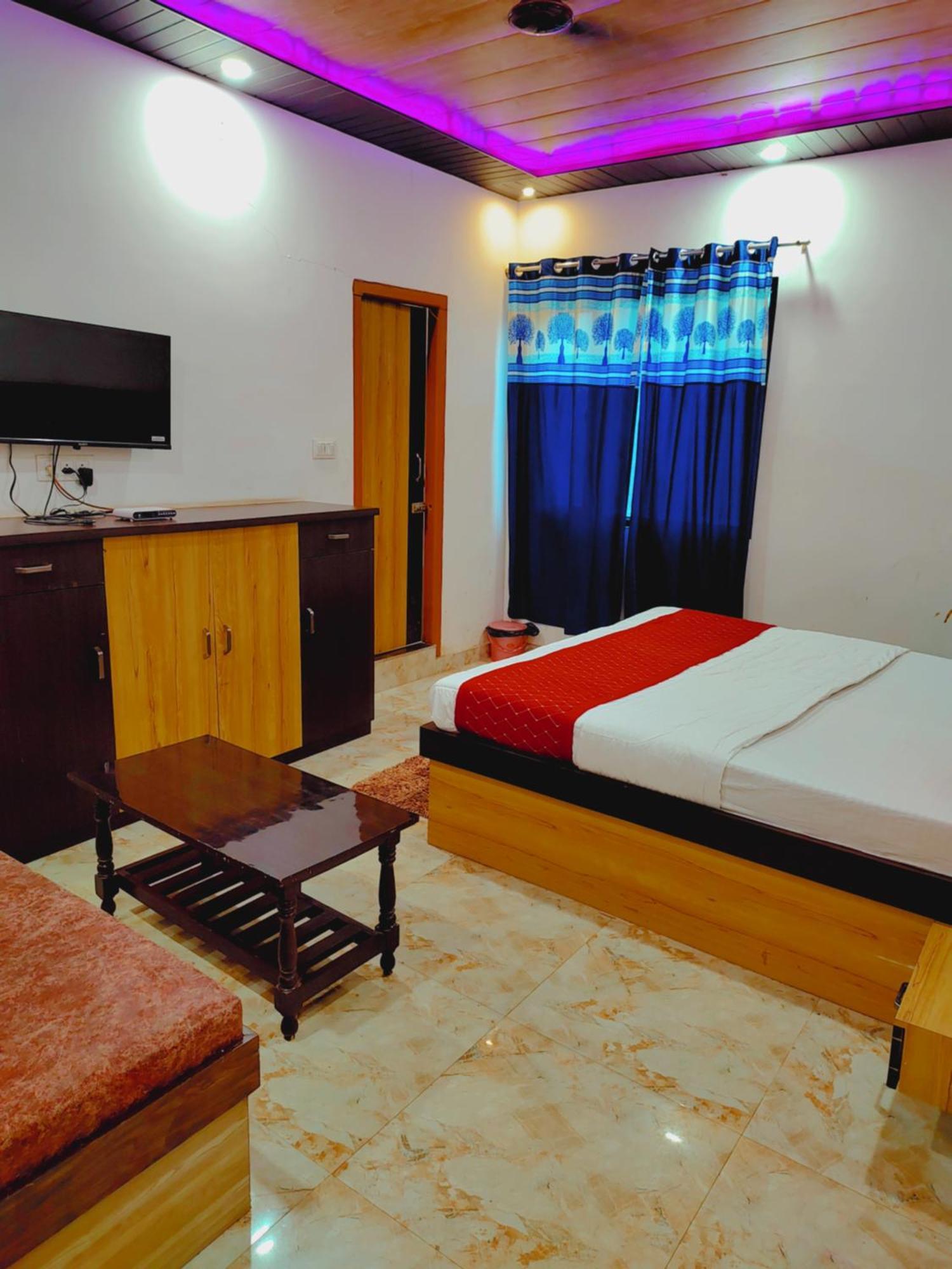 Hotel Elegance And Banquet