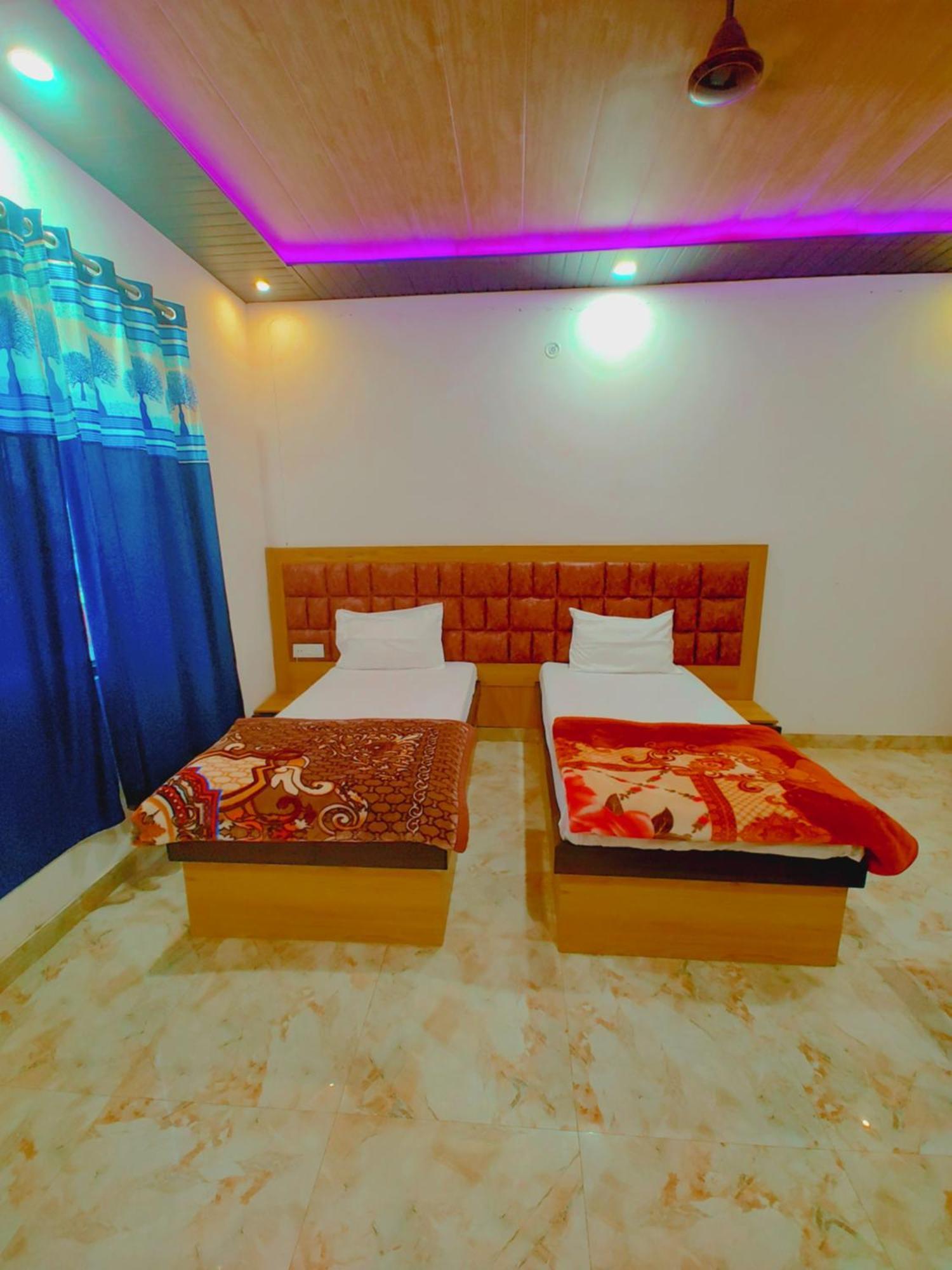 Elegance And Banquet Hotel