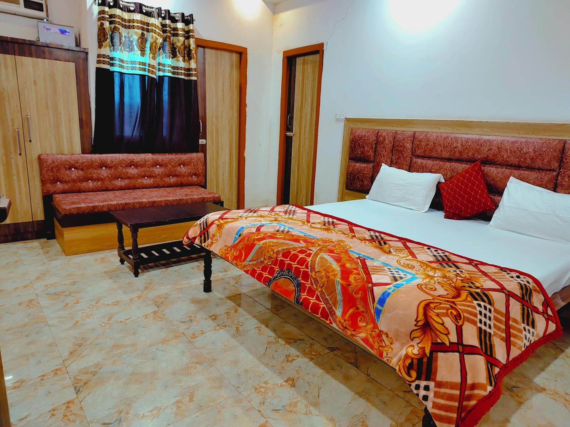 Elegance And Banquet Hotel