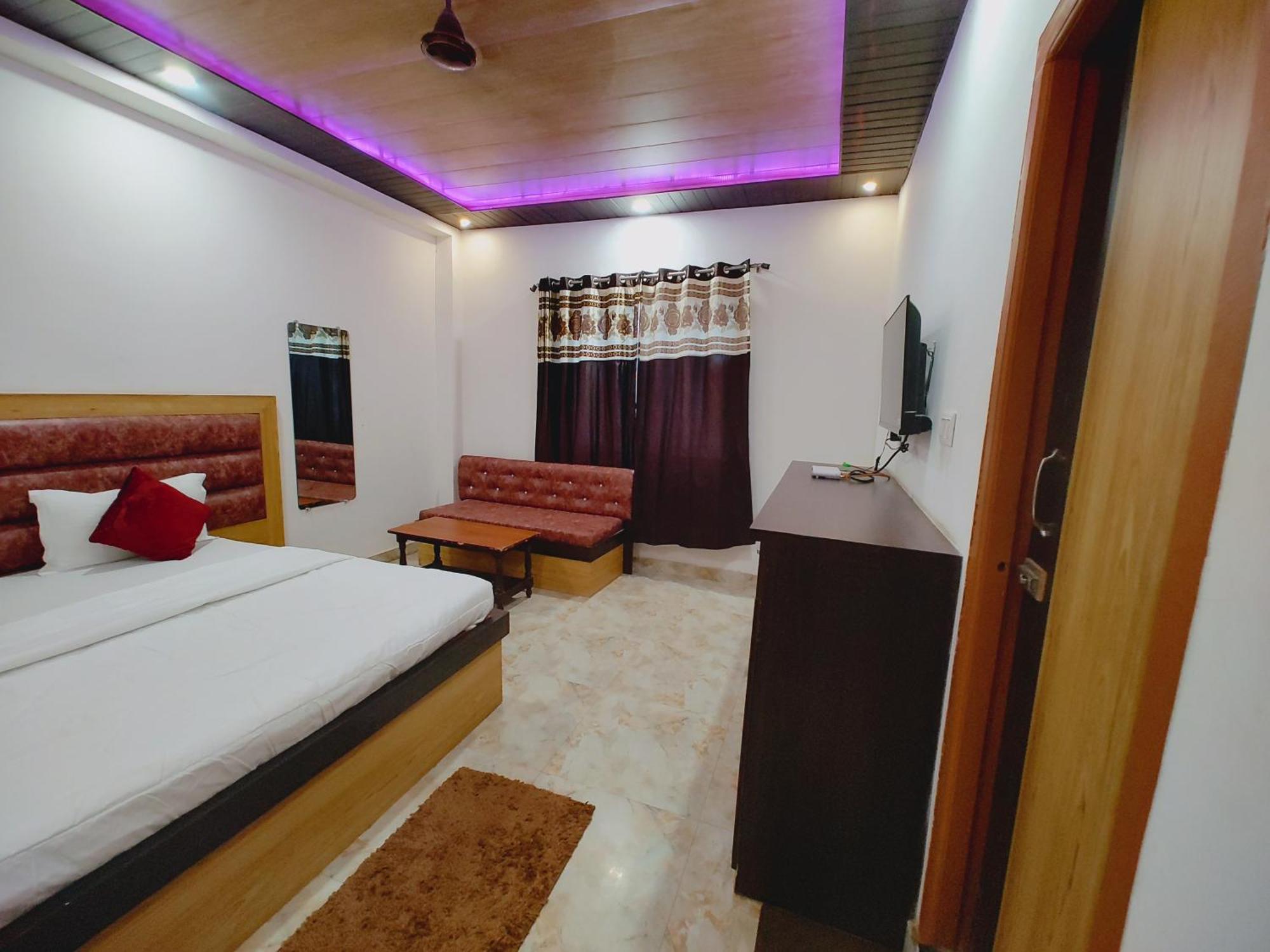 Elegance And Banquet Hotel