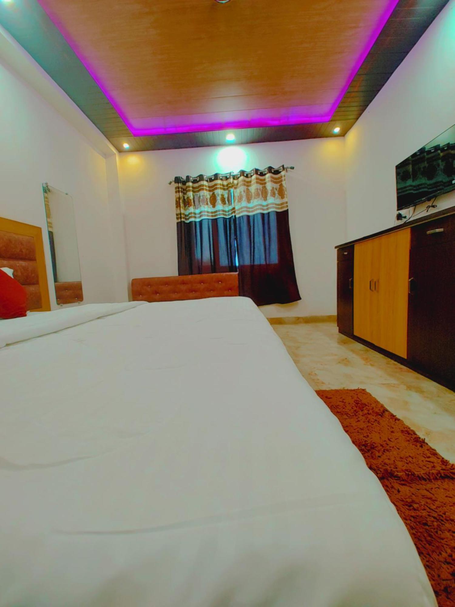 Elegance And Banquet Hotel 3*