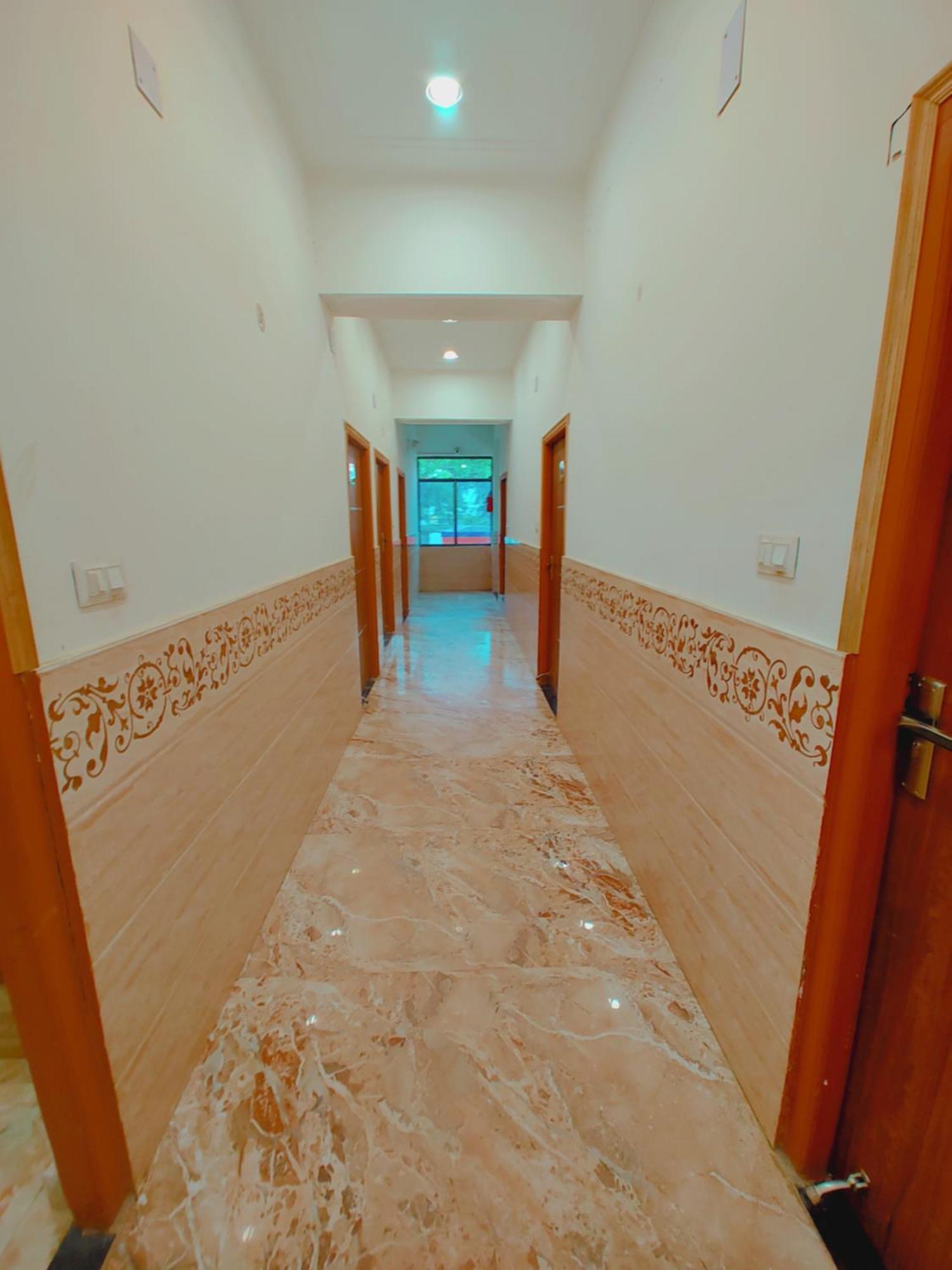 Elegance And Banquet Hotel