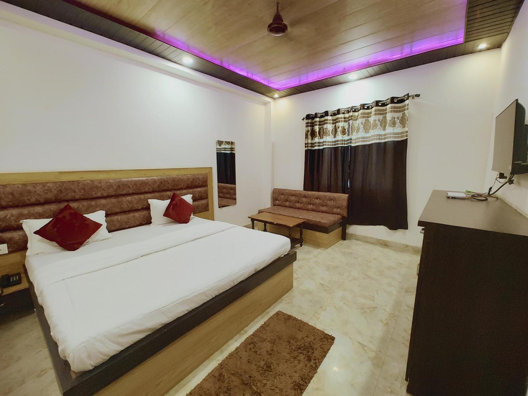 Elegance And Banquet Hotel 3*