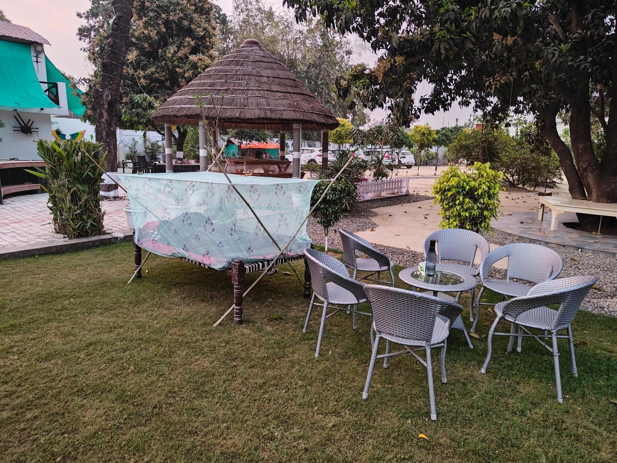 Shobhayan Inn, Airport Railway Station Pickup Free Campsite *