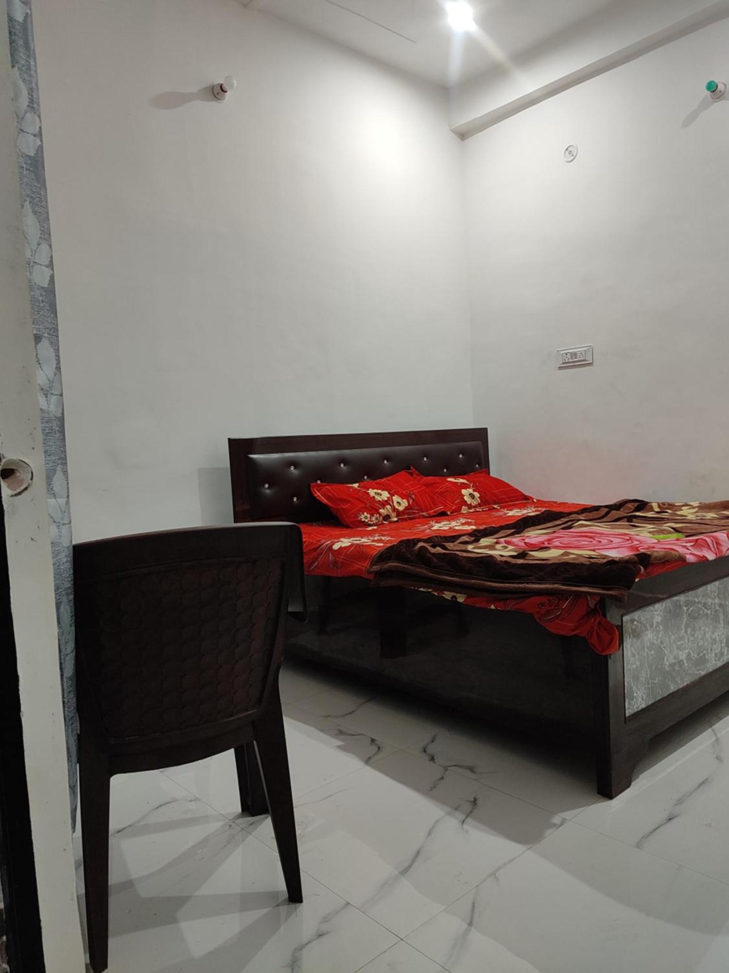 Shanti And Restaurant Just 1500 Meter Sri Ram Mandir Near Dham Station * Ayodhya