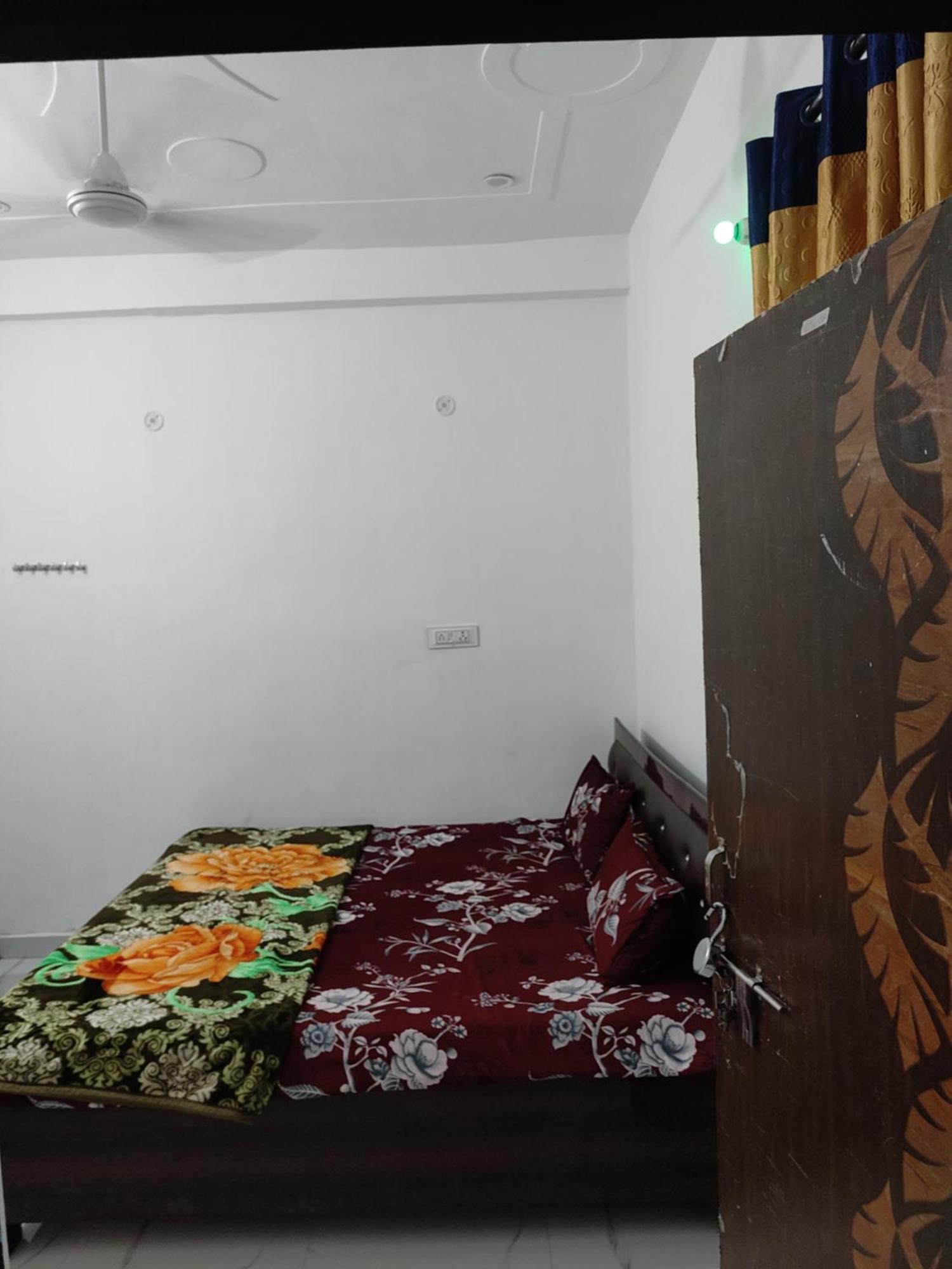 Shanti And Restaurant Just 1500 Meter Sri Ram Mandir Near Dham Station *