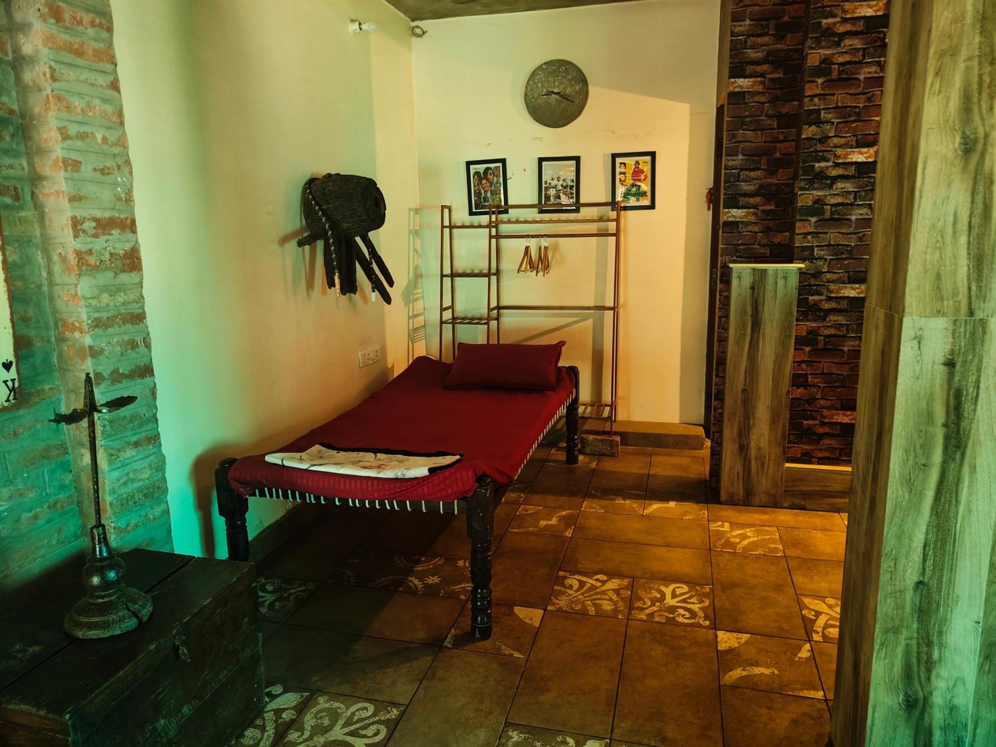 Shobhayan Inn, Airport Railway Station Pickup Free Campsite