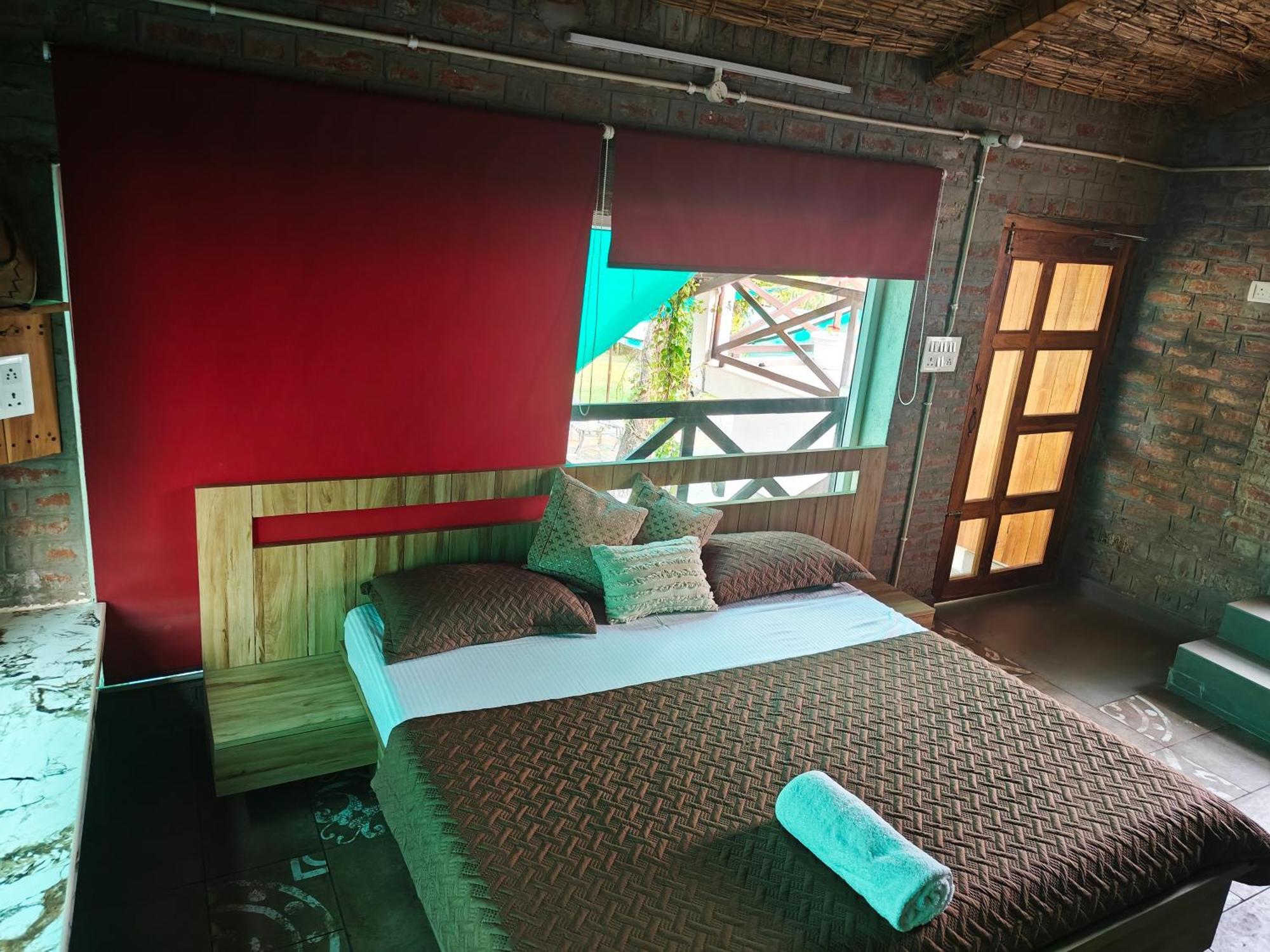 Shobhayan Inn, Airport Railway Station Pickup Free