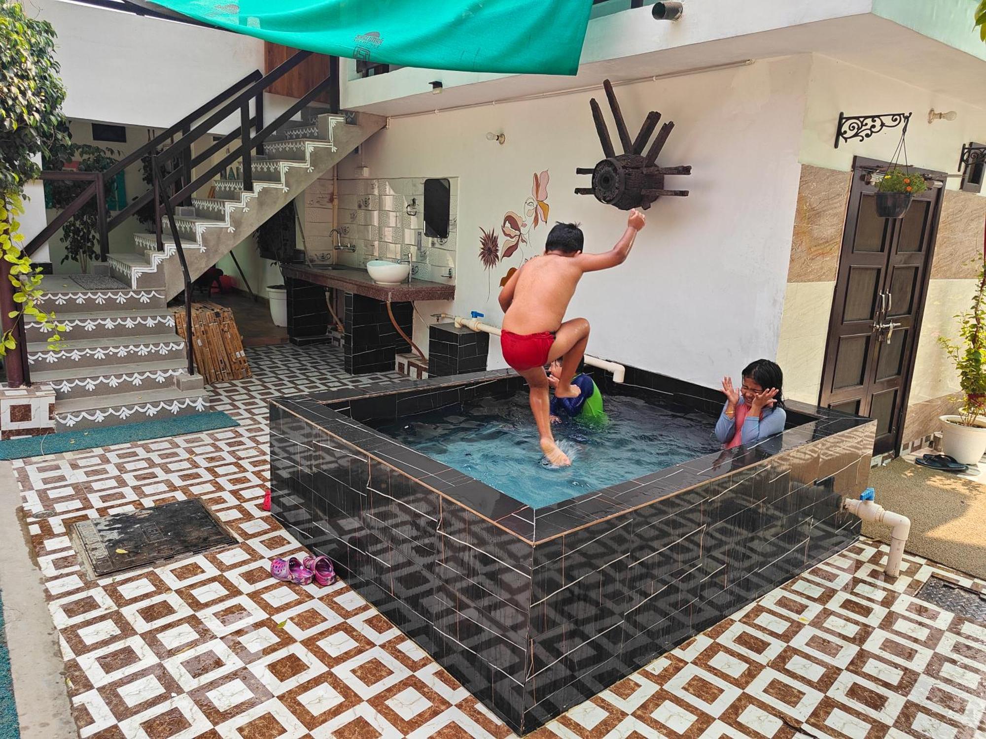 Shobhayan Inn, Airport Railway Station Pickup Free * Ayodhya