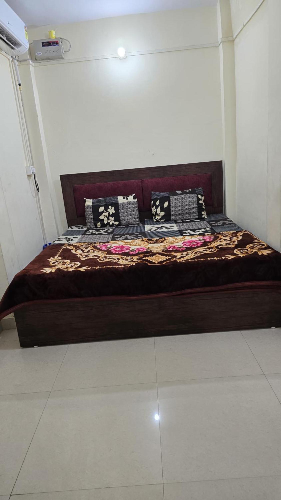 Ramlala Paying Just 100m From Saryu Ghat, Guest house Ayodhya