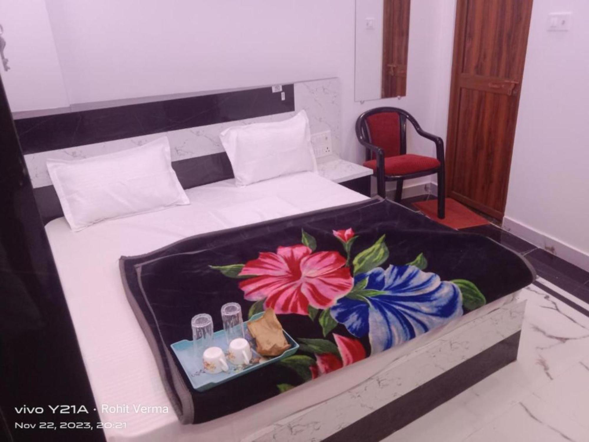 Hanuman -walking Distance From Ram Mandir , , Fully-air-conditioned With Free Wifi-facility, Best 3* Ayodhya