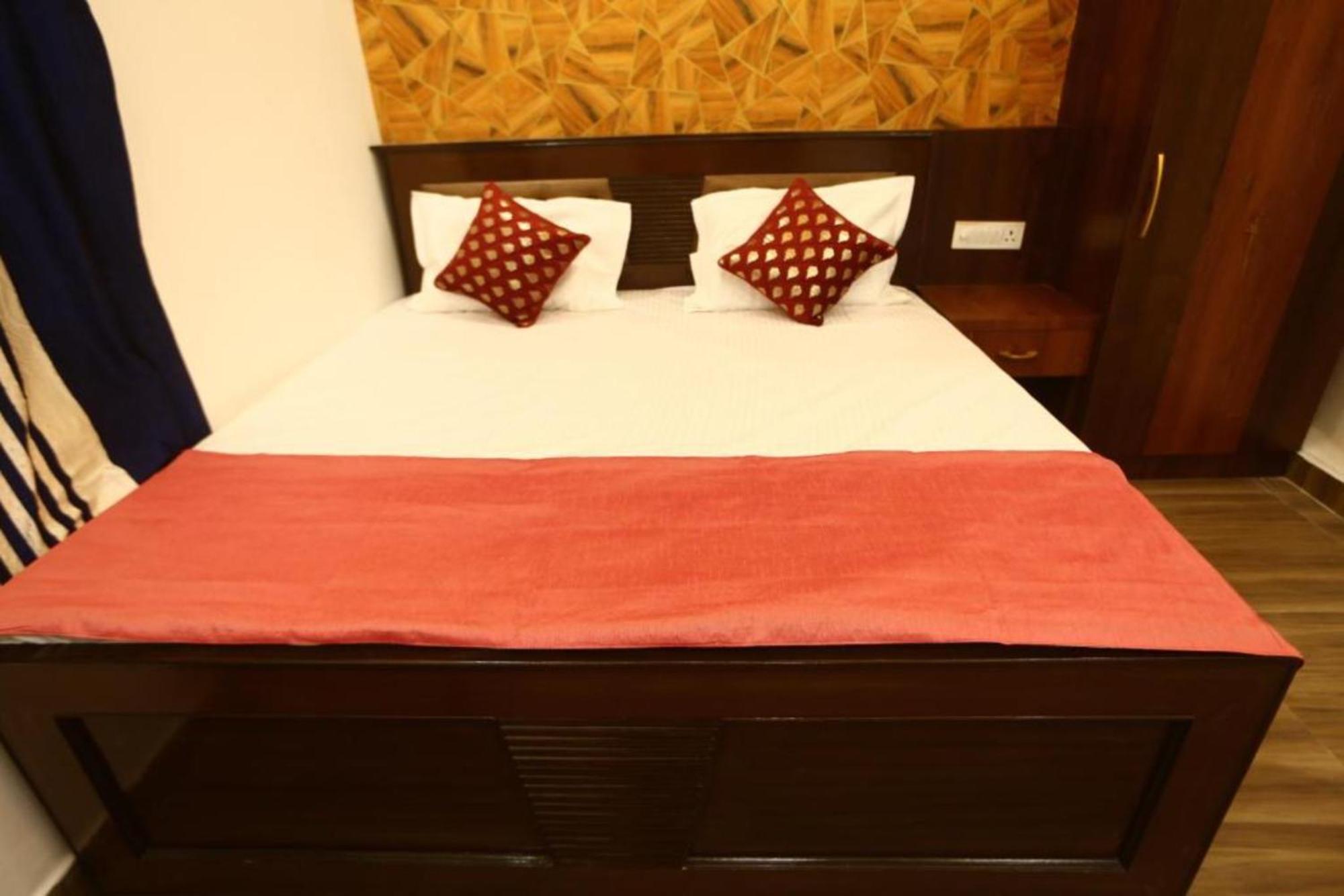 Hanuman -walking Distance From Ram Mandir , , Fully-air-conditioned With Free Wifi-facility, Best Hotel 3*
