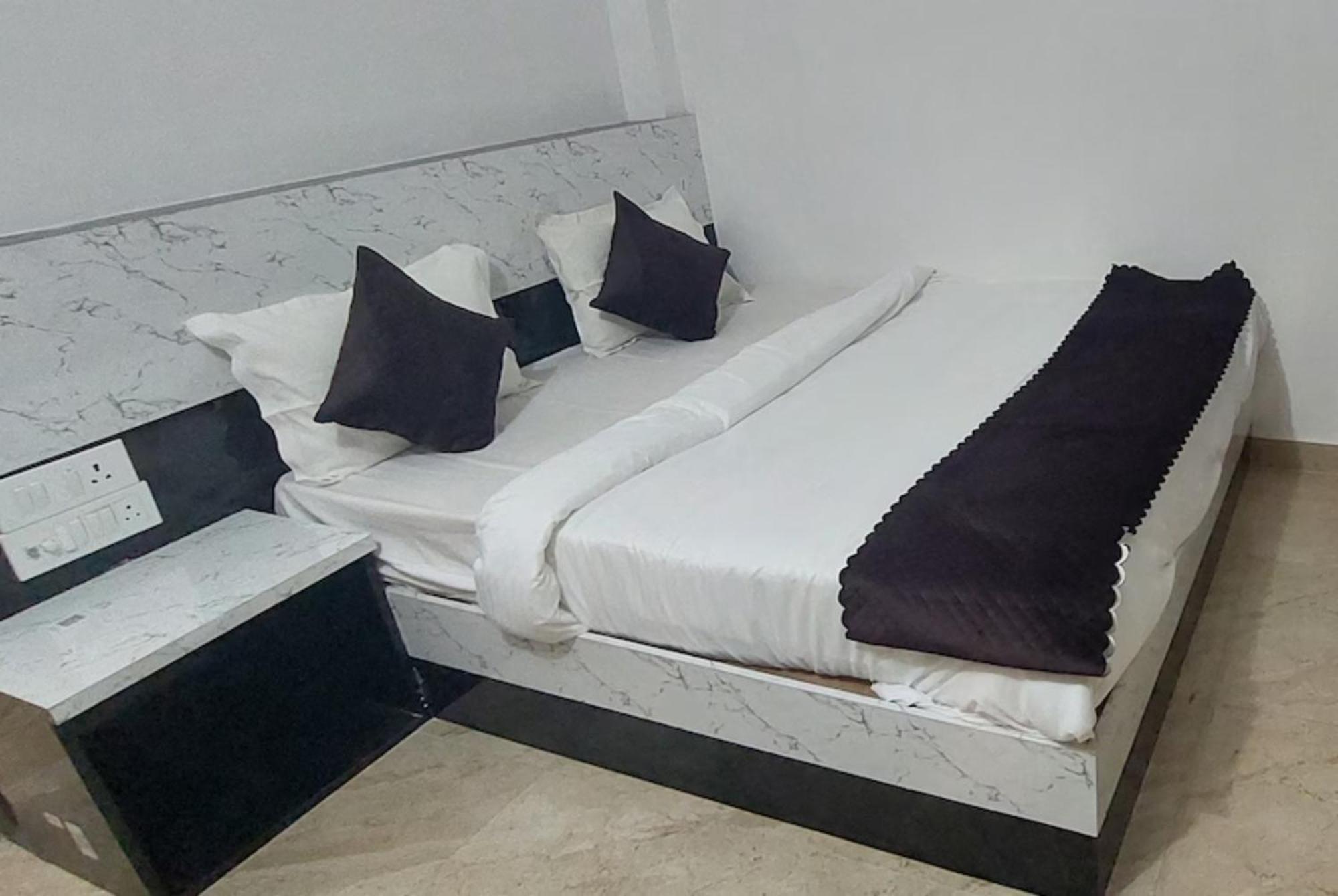 Hanuman -walking Distance From Ram Mandir , , Fully-air-conditioned With Free Wifi-facility, Best Hotel Ayodhya