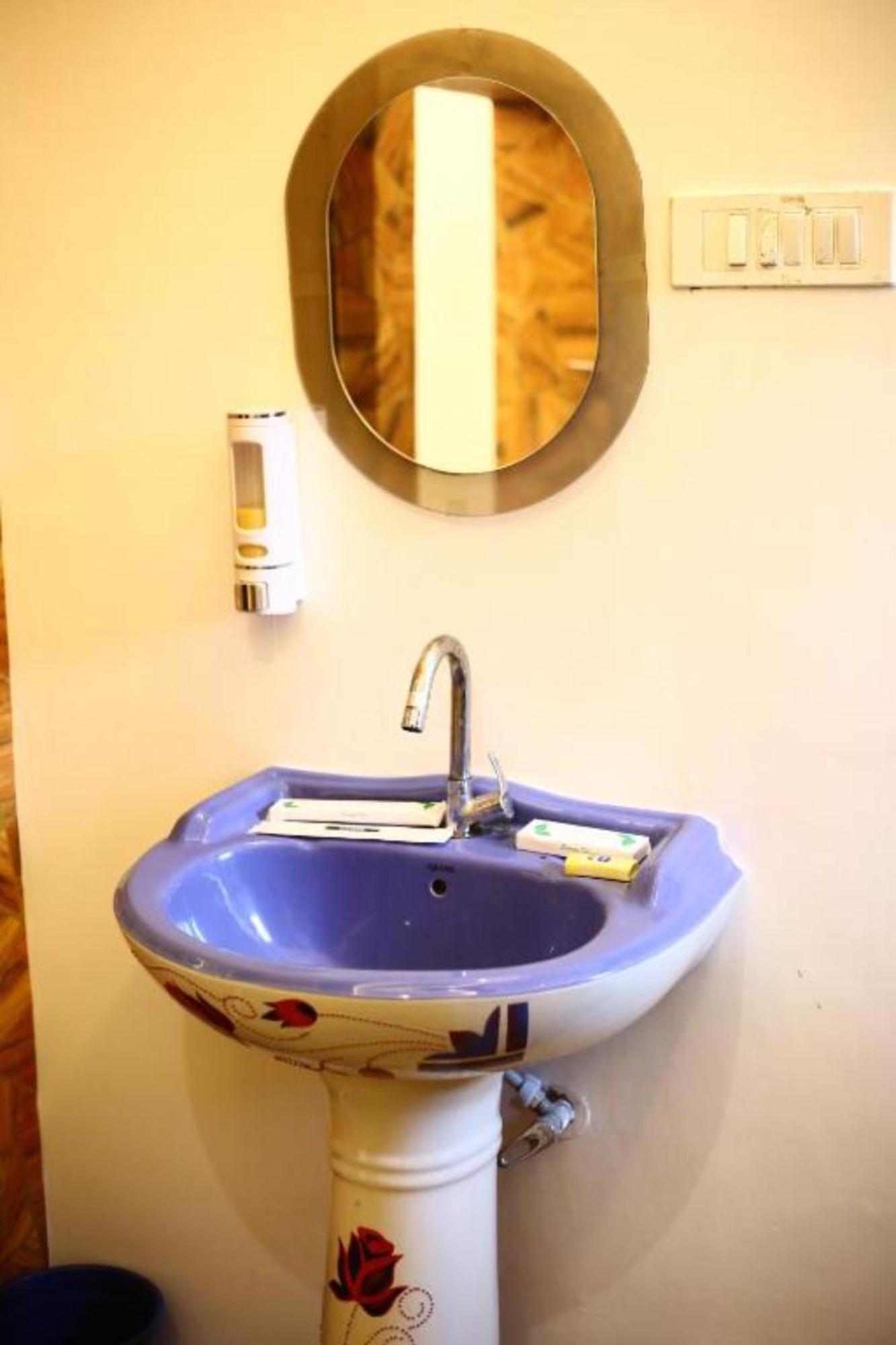 Hanuman -walking Distance From Ram Mandir , , Fully-air-conditioned With Free Wifi-facility, Best Hotel