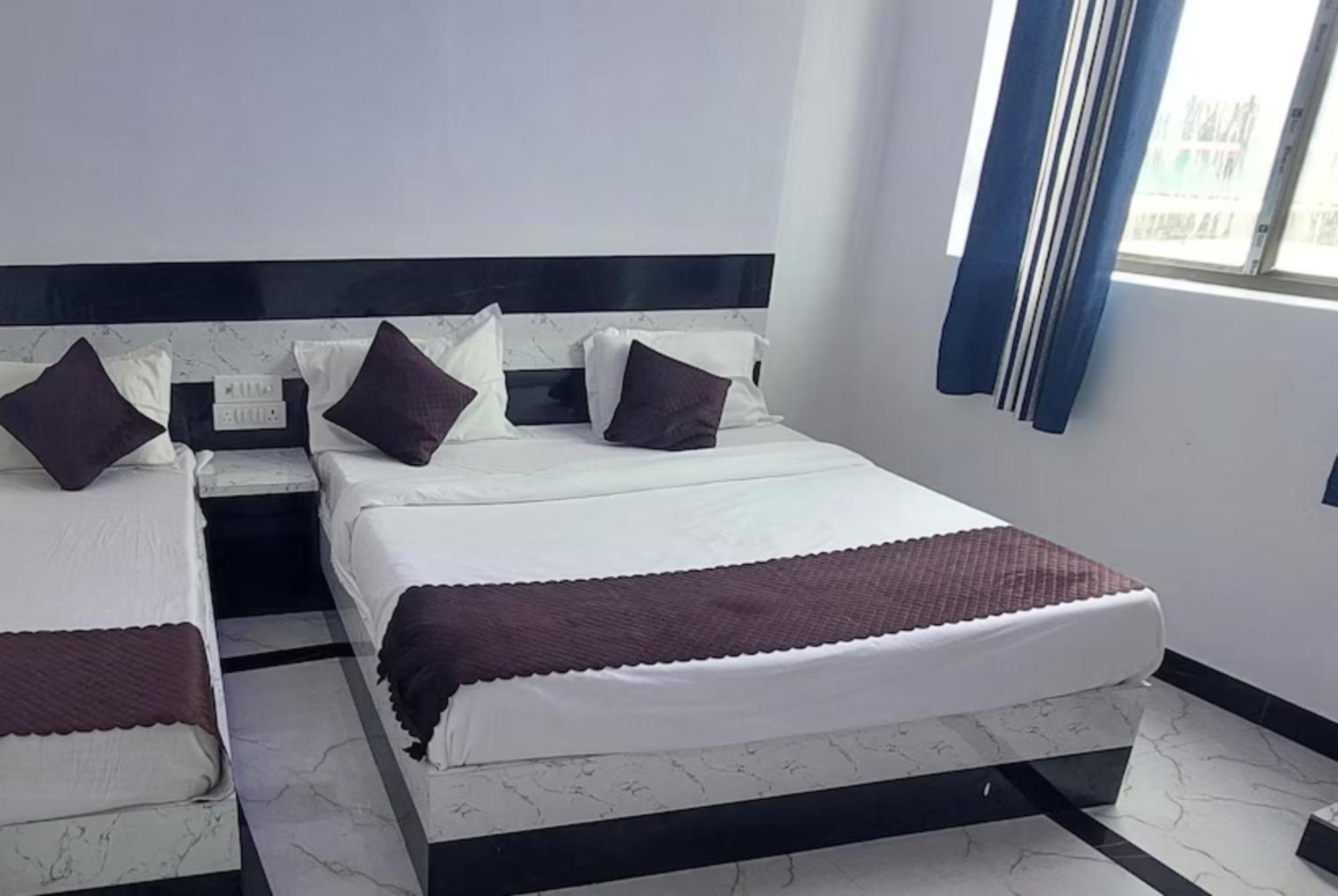 Hanuman -walking Distance From Ram Mandir , , Fully-air-conditioned With Free Wifi-facility, Best 3* Ayodhya