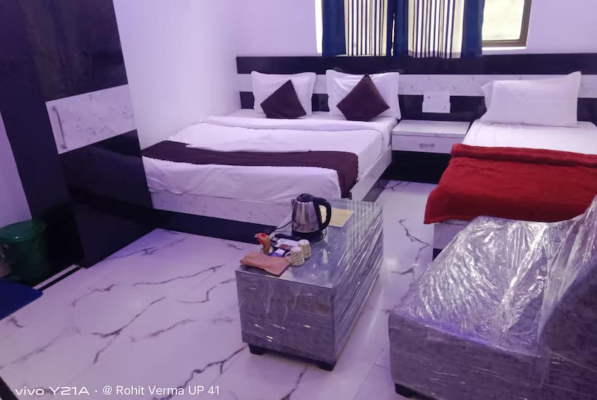 Hanuman -walking Distance From Ram Mandir , , Fully-air-conditioned With Free Wifi-facility, Best Hotel 3*