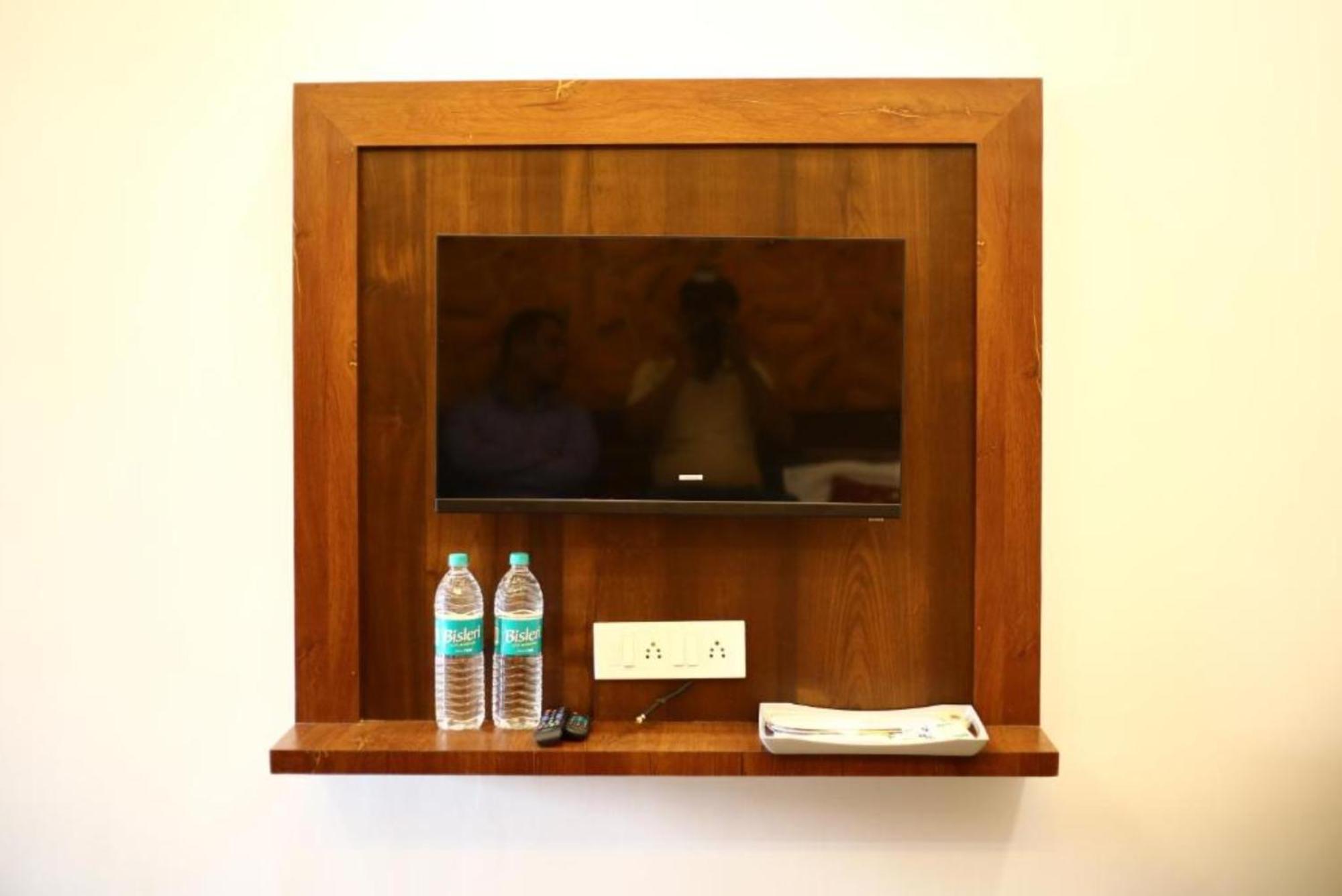 Hotel Hanuman -walking Distance From Ram Mandir , , Fully-air-conditioned With Free Wifi-facility, Best