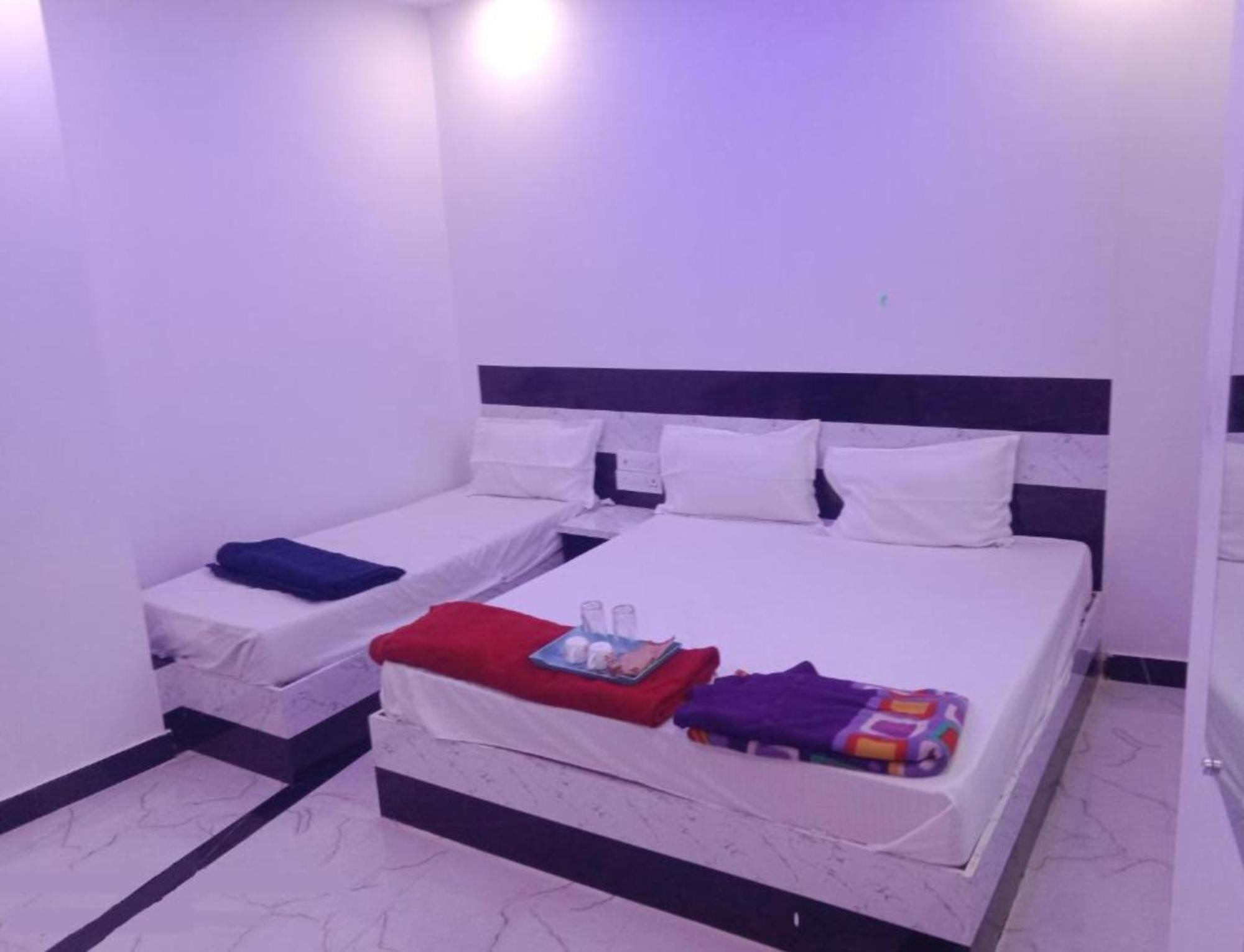 Hanuman -walking Distance From Ram Mandir , , Fully-air-conditioned With Free Wifi-facility, Best Hotel
