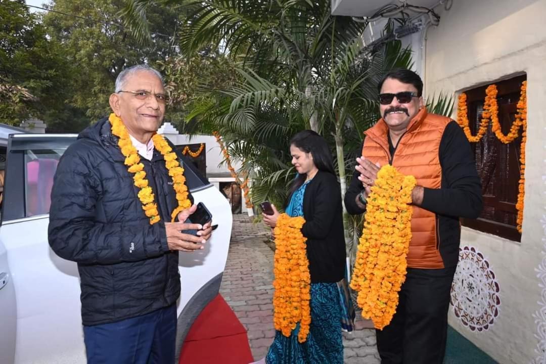 Shobhayan Inn, Airport Railway Station Pickup Free Campsite Ayodhya
