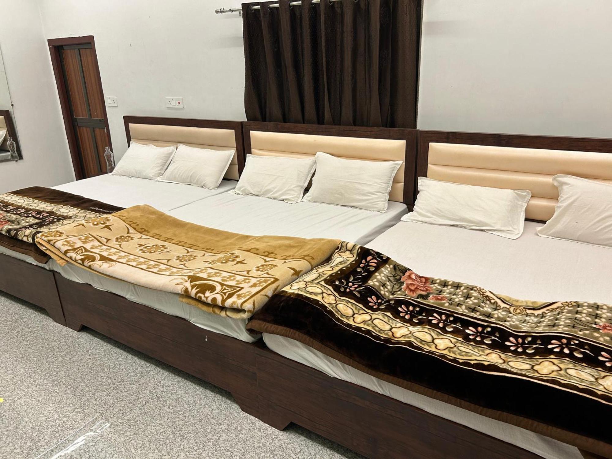 Shree Rajeshwar Bhawan * Ayodhya
