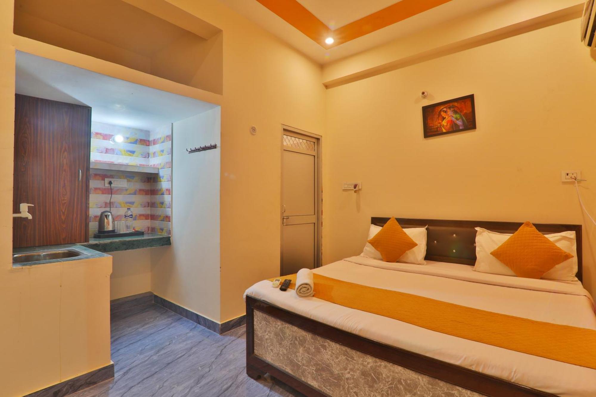 Hotel Ramayan Free Pickup From Dham Junction 2*