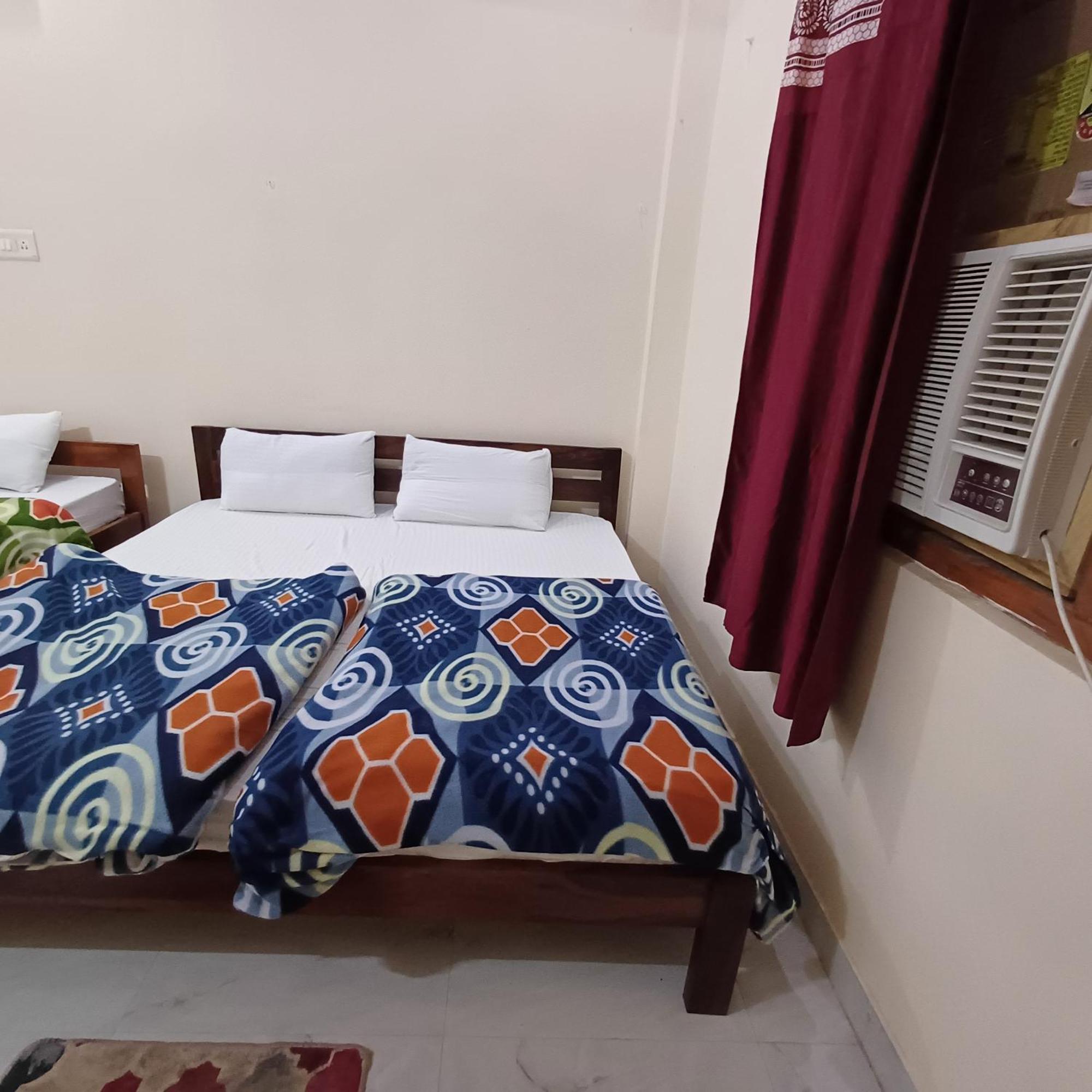 Vaidehi Vihar Kunj, * Ayodhya