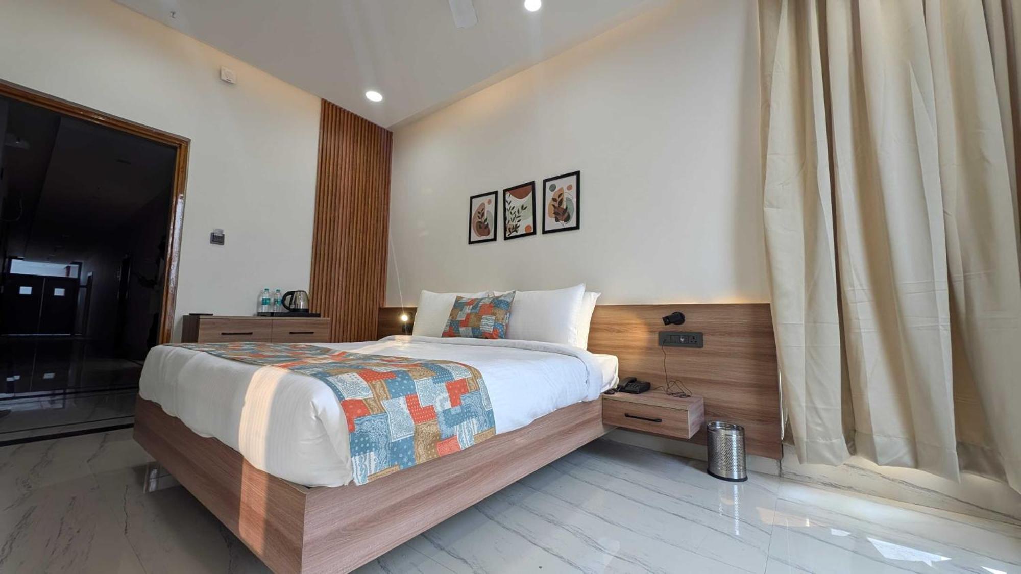 Hotel O Vasu Palace Ayodhya