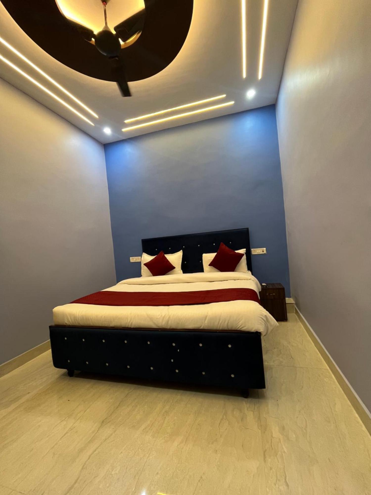 Hotel Vedas By Admiral Ayodhya