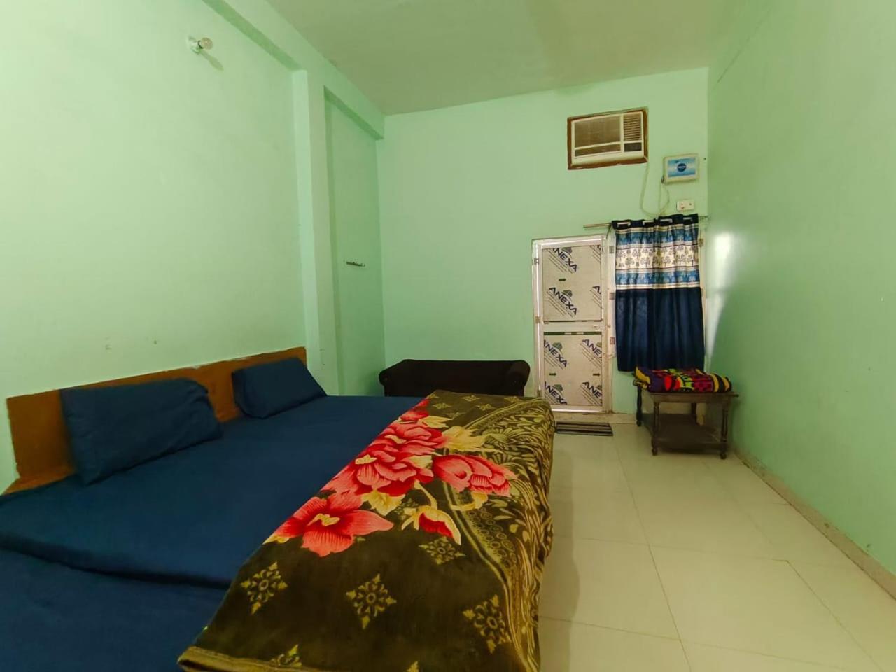 M J Palace Guest house